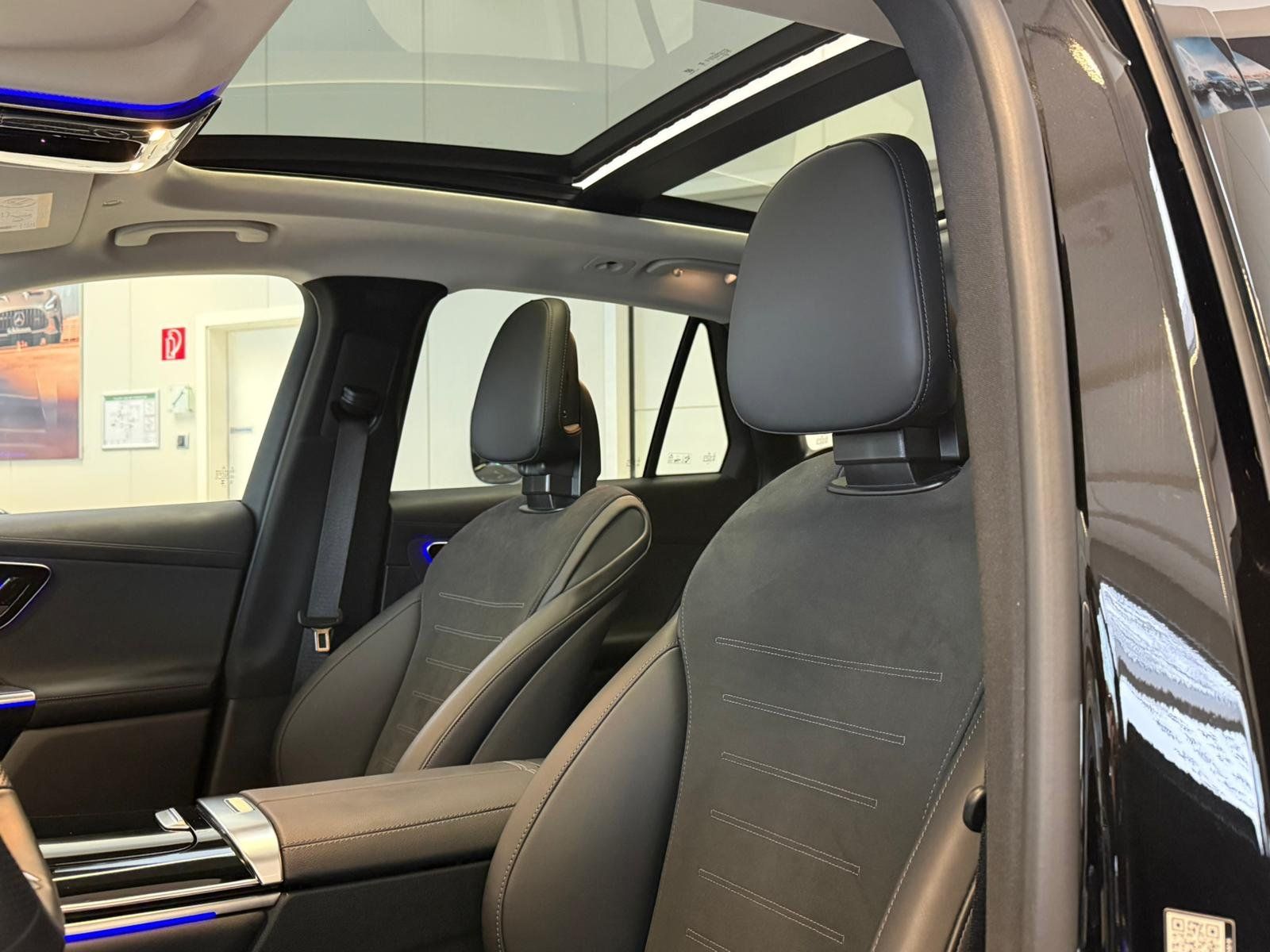 Fahrzeugabbildung Mercedes-Benz GLC 300 de 4M AMG DISTR+AHK+BURM+PANO+HUD+MEMORY