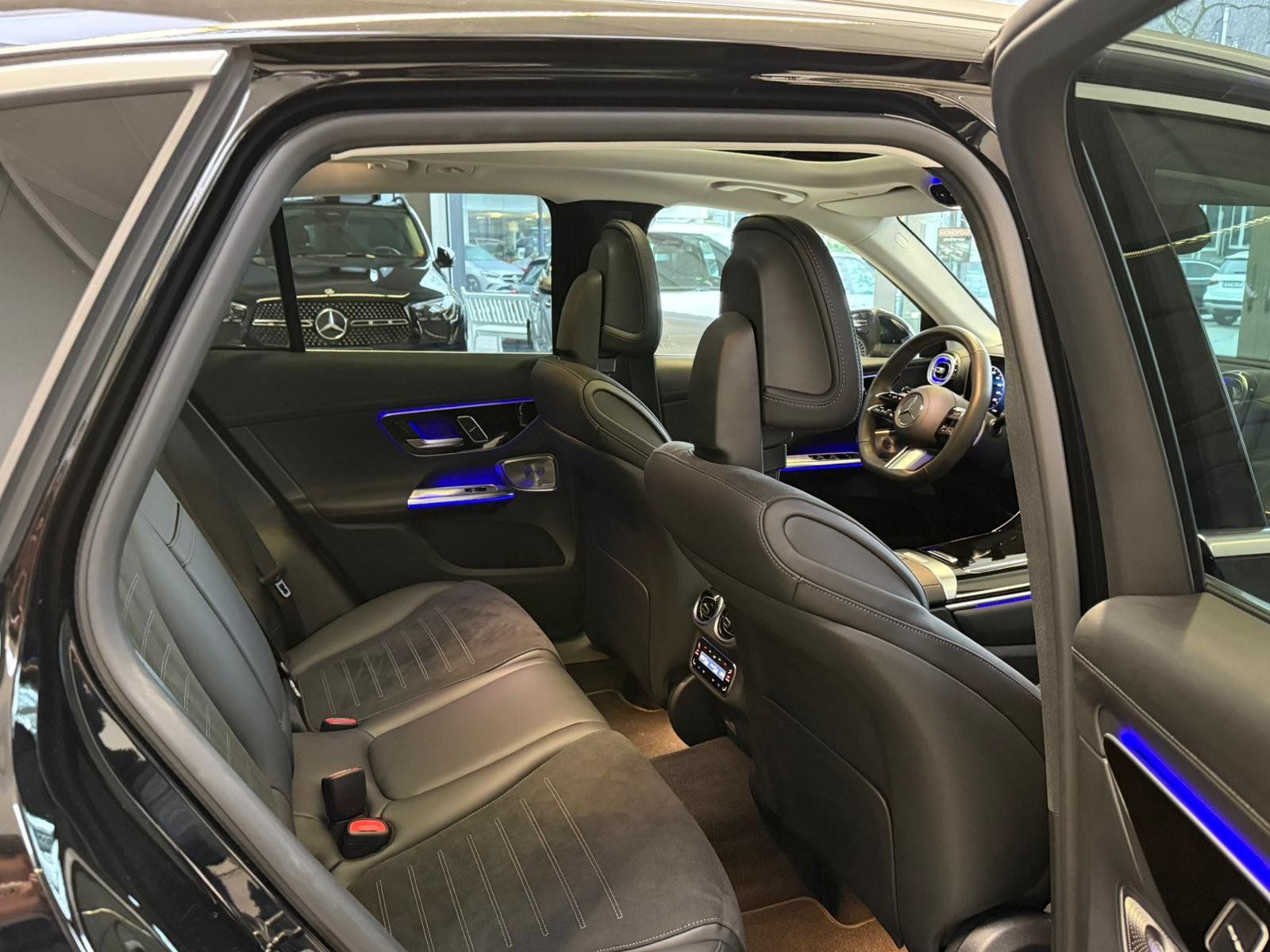 Fahrzeugabbildung Mercedes-Benz GLC 300 de 4M AMG DISTR+AHK+BURM+PANO+HUD+MEMORY