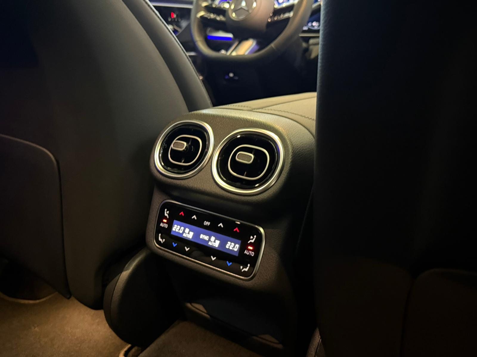 Fahrzeugabbildung Mercedes-Benz GLC 300 de 4M AMG DISTR+AHK+BURM+PANO+HUD+MEMORY