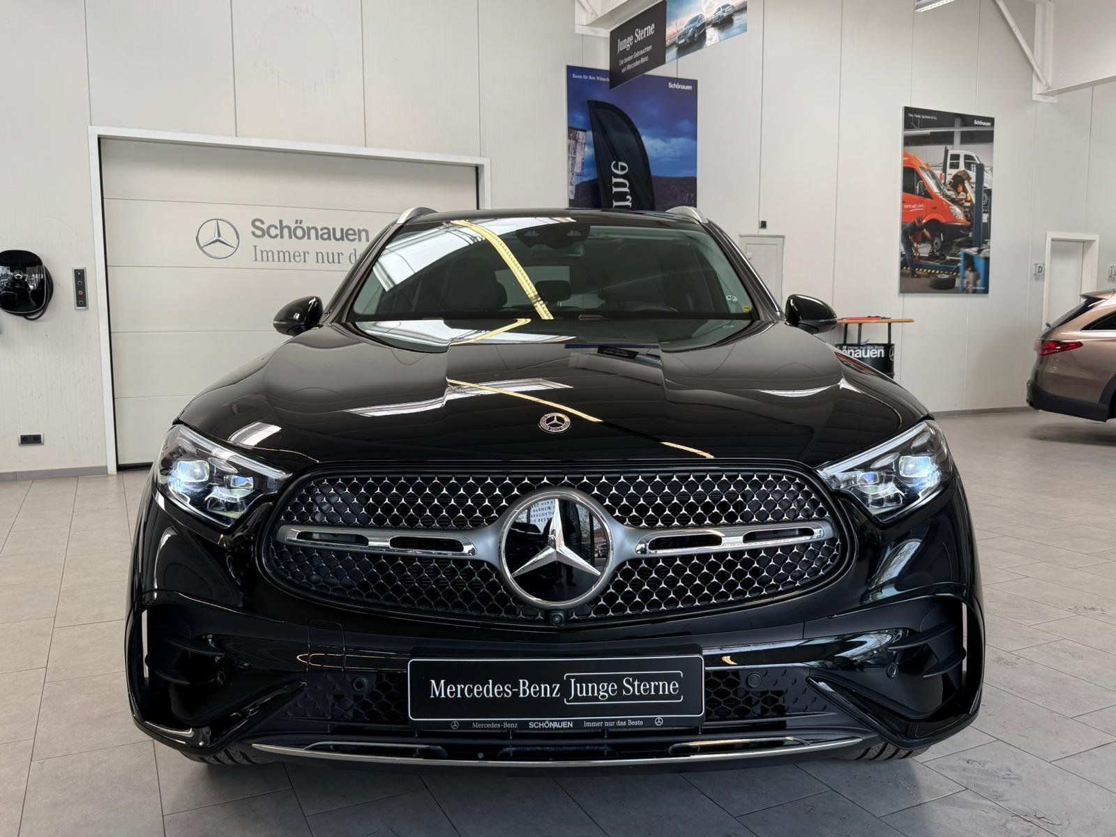 Fahrzeugabbildung Mercedes-Benz GLC 300 de 4M AMG DISTR+AHK+BURM+PANO+HUD+MEMORY