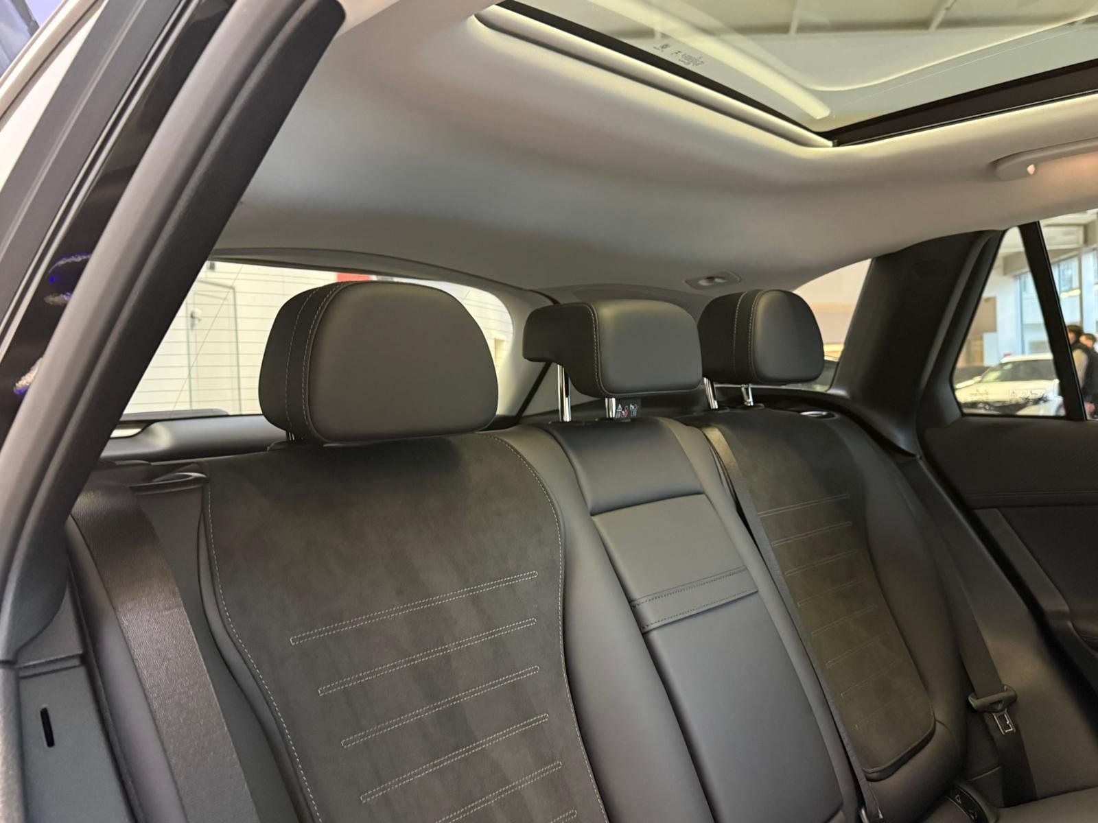 Fahrzeugabbildung Mercedes-Benz GLC 300 de 4M AMG DISTR+AHK+BURM+PANO+HUD+MEMORY