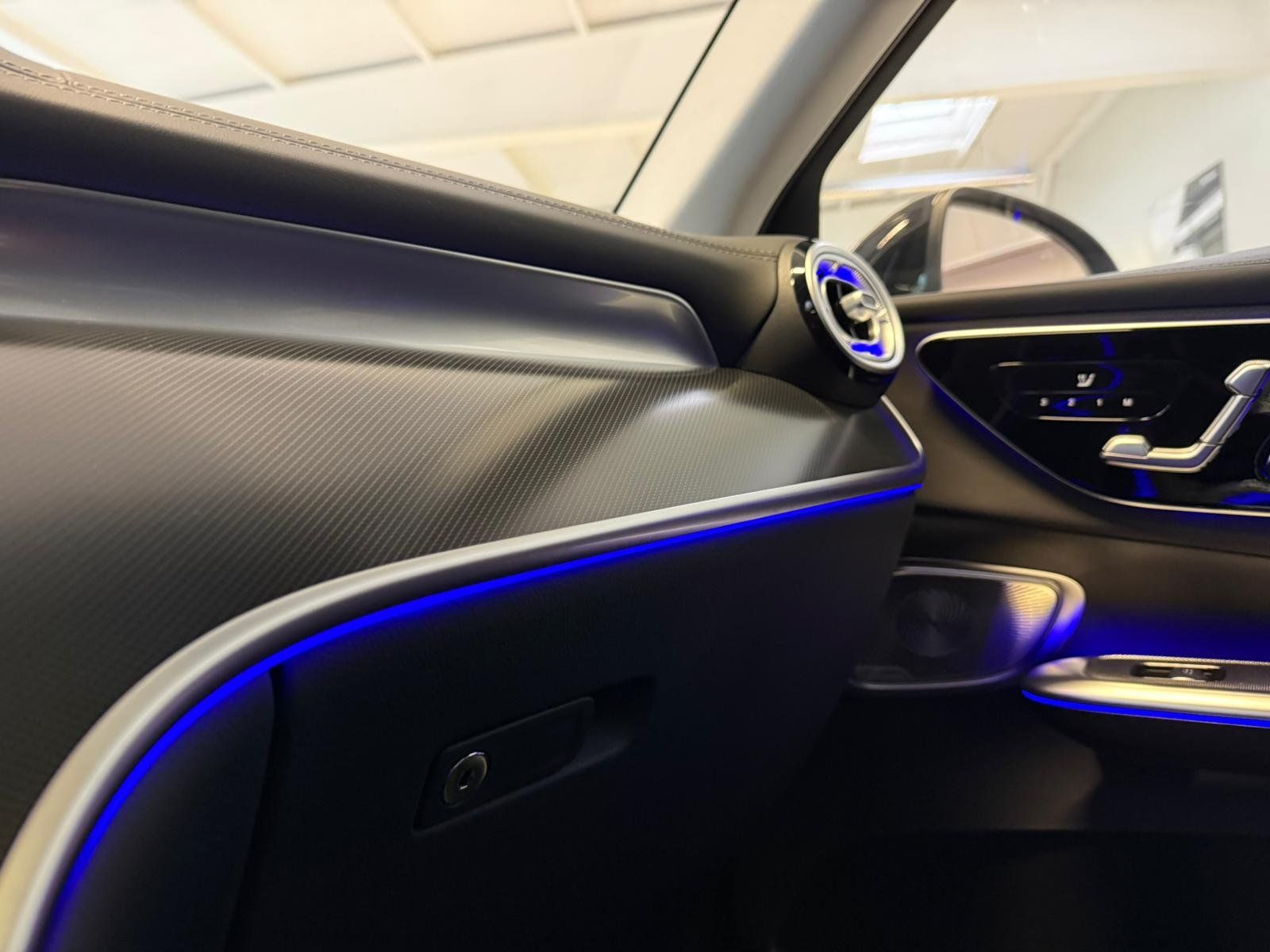 Fahrzeugabbildung Mercedes-Benz GLC 300 de 4M AMG DISTR+AHK+BURM+PANO+HUD+MEMORY