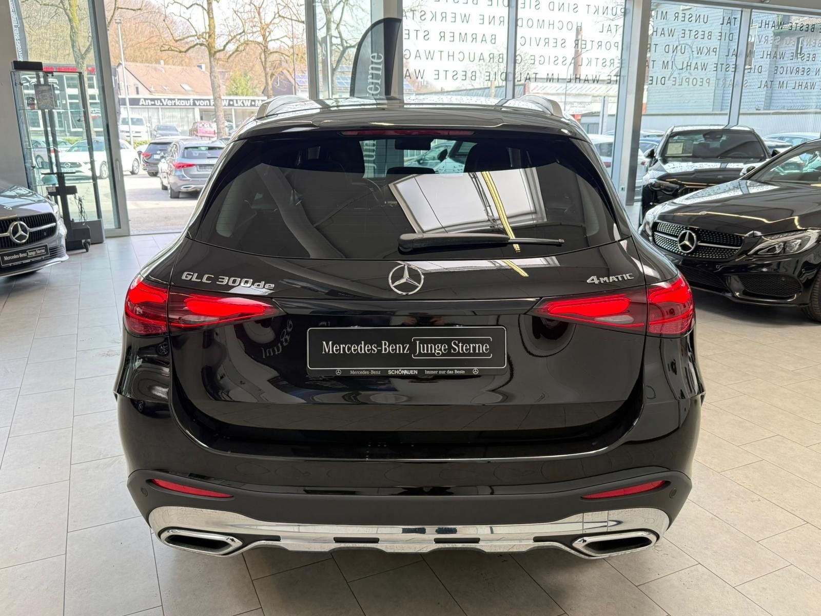 Fahrzeugabbildung Mercedes-Benz GLC 300 de 4M AMG DISTR+AHK+BURM+PANO+HUD+MEMORY