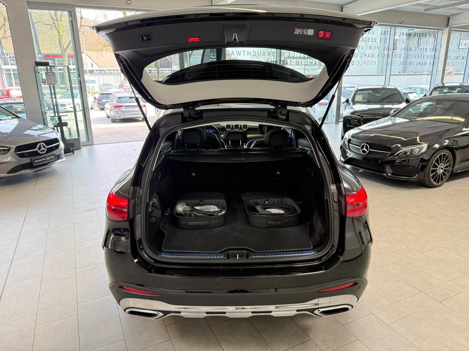 Fahrzeugabbildung Mercedes-Benz GLC 300 de 4M AMG DISTR+AHK+BURM+PANO+HUD+MEMORY