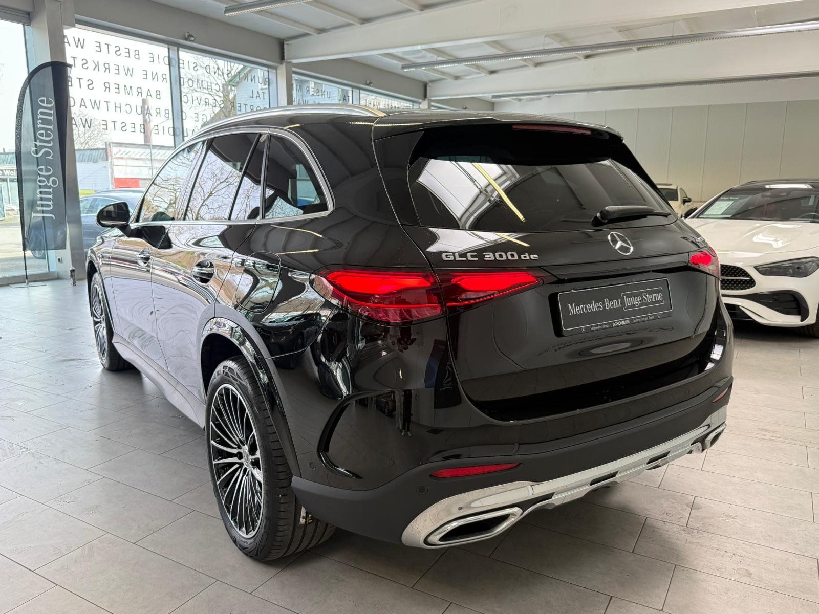 Fahrzeugabbildung Mercedes-Benz GLC 300 de 4M AMG DISTR+AHK+BURM+PANO+HUD+MEMORY