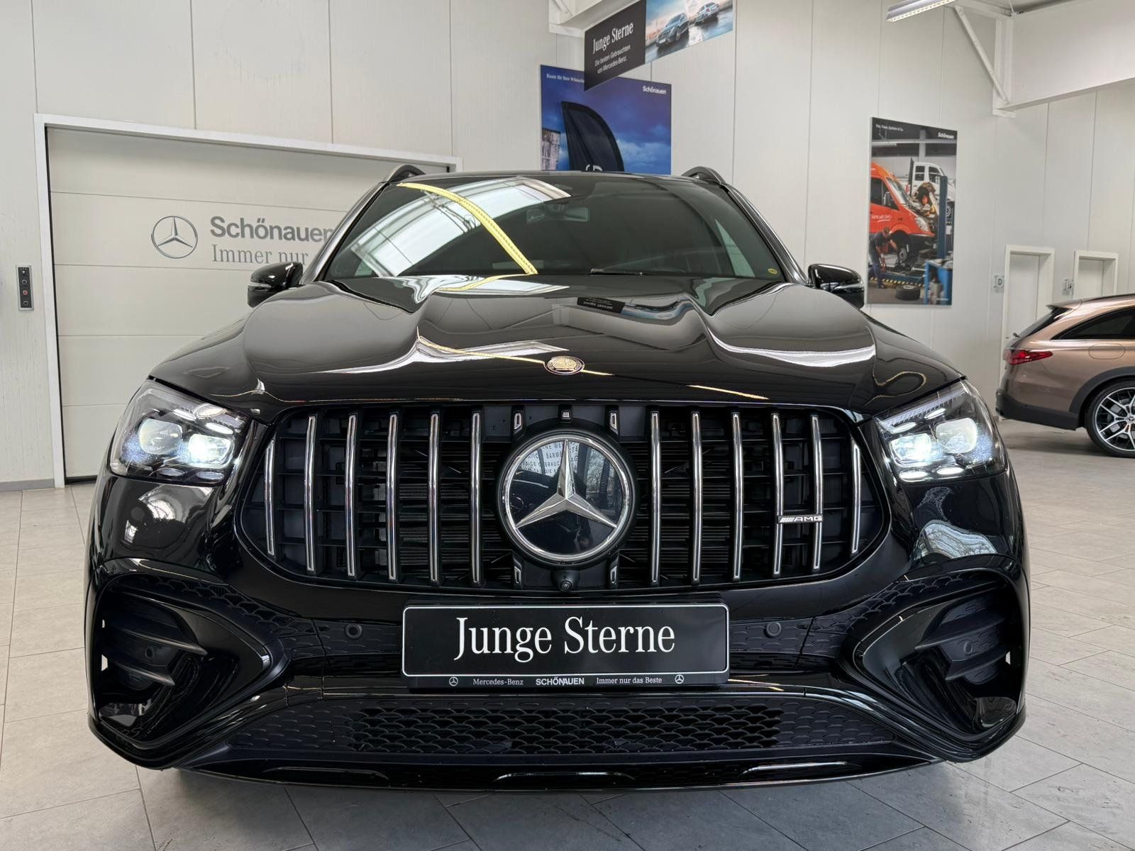 Fahrzeugabbildung Mercedes-Benz GLE 53 4M+ PANO+HUD+BURM+AHK+DISTR+MBEAM+NIGHT