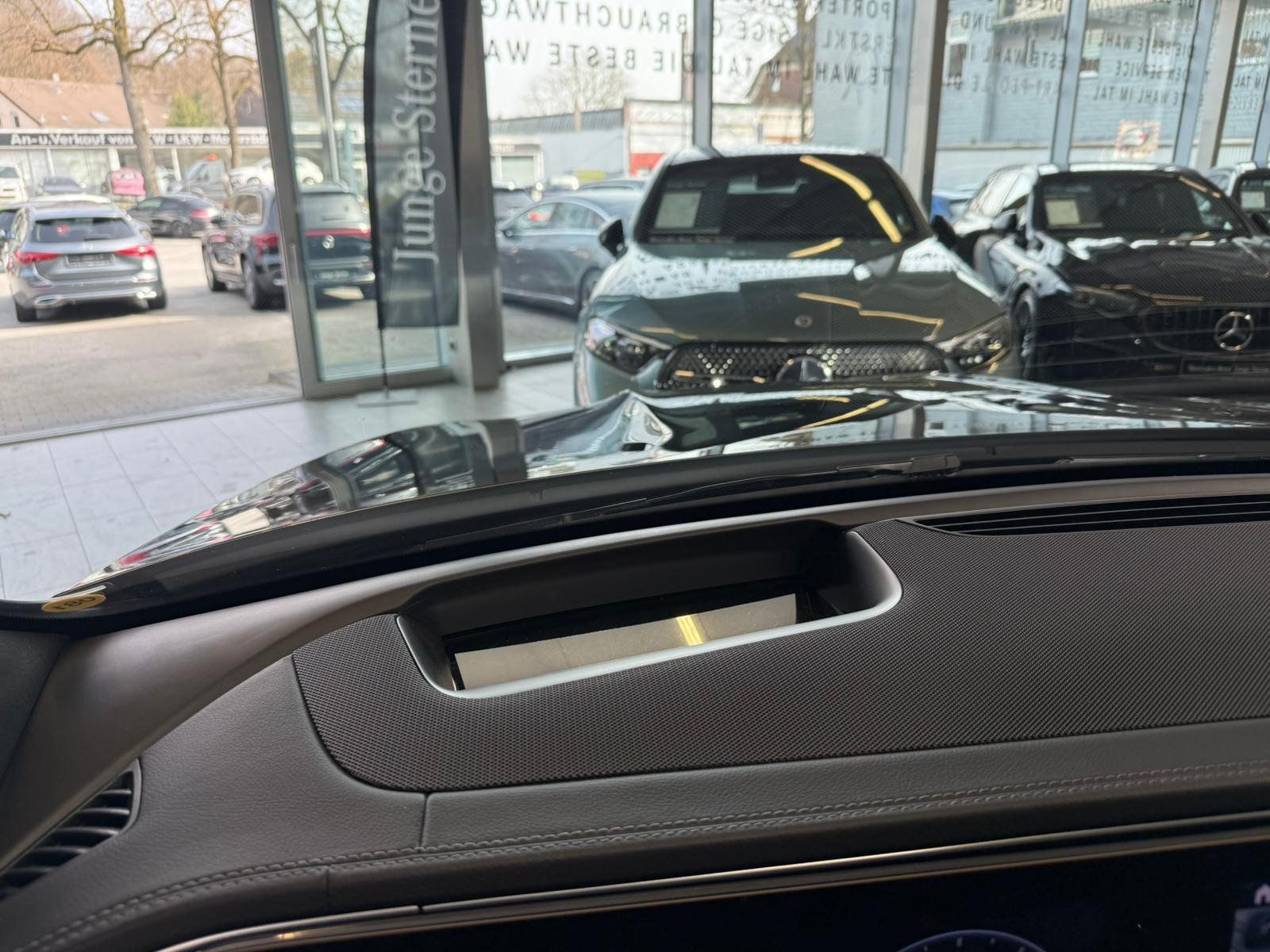 Fahrzeugabbildung Mercedes-Benz GLE 53 4M+ PANO+HUD+BURM+AHK+DISTR+MBEAM+NIGHT