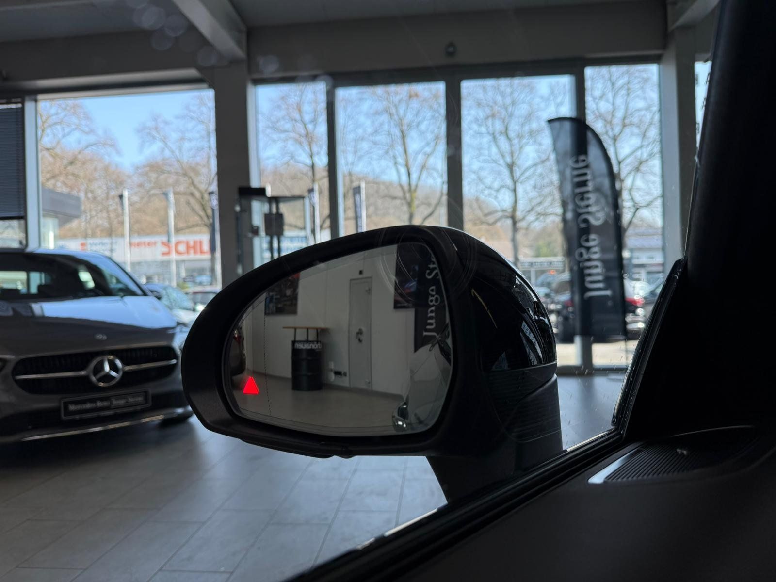 Fahrzeugabbildung Mercedes-Benz CLE 300 e AMG+NIGHT+DISTR+PANO+BURM+AHK+MEMORY