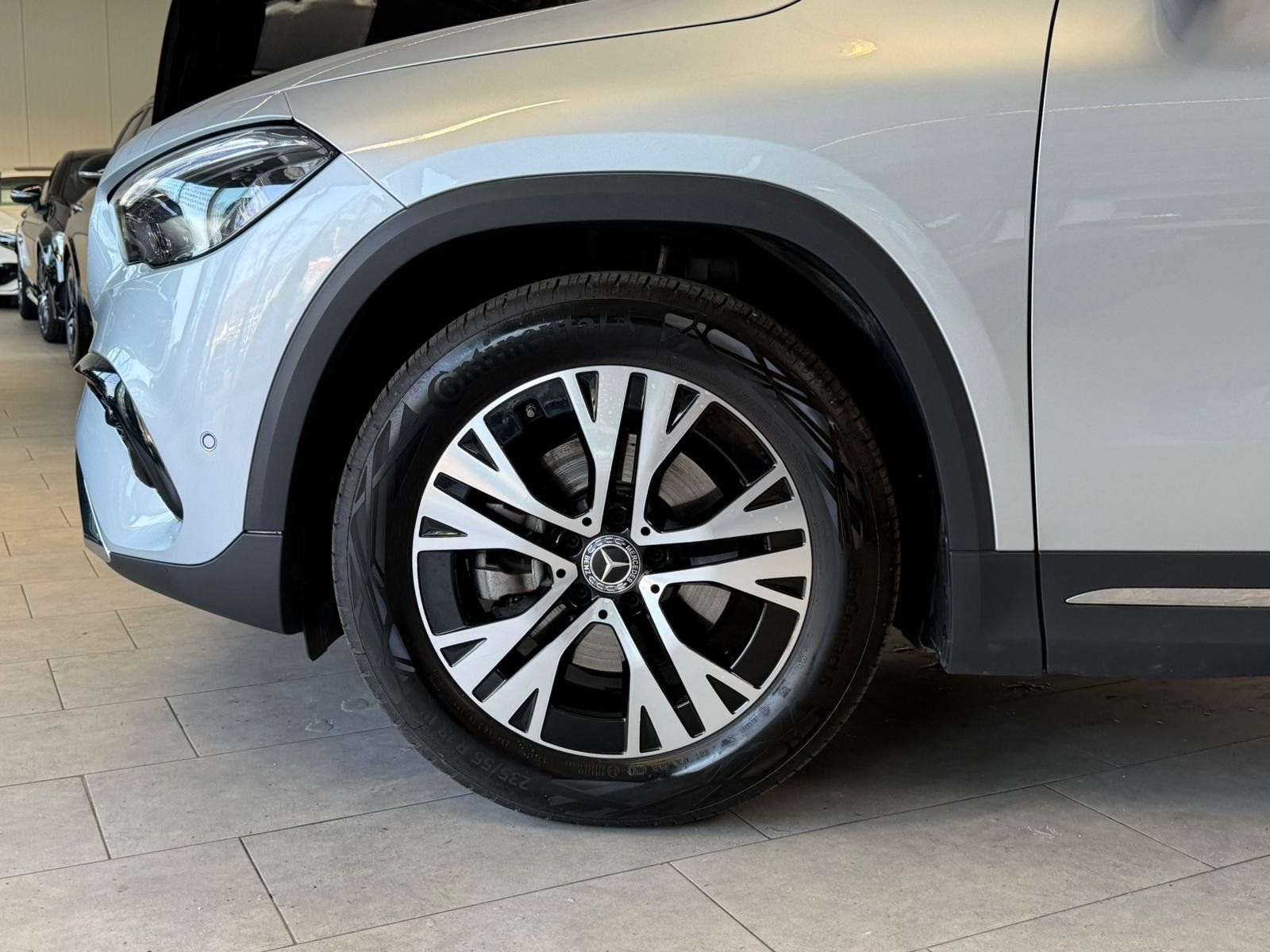 Fahrzeugabbildung Mercedes-Benz GLA 200 PROGRESSIVE ADV. 360°+AHK+EASYPACK+LED