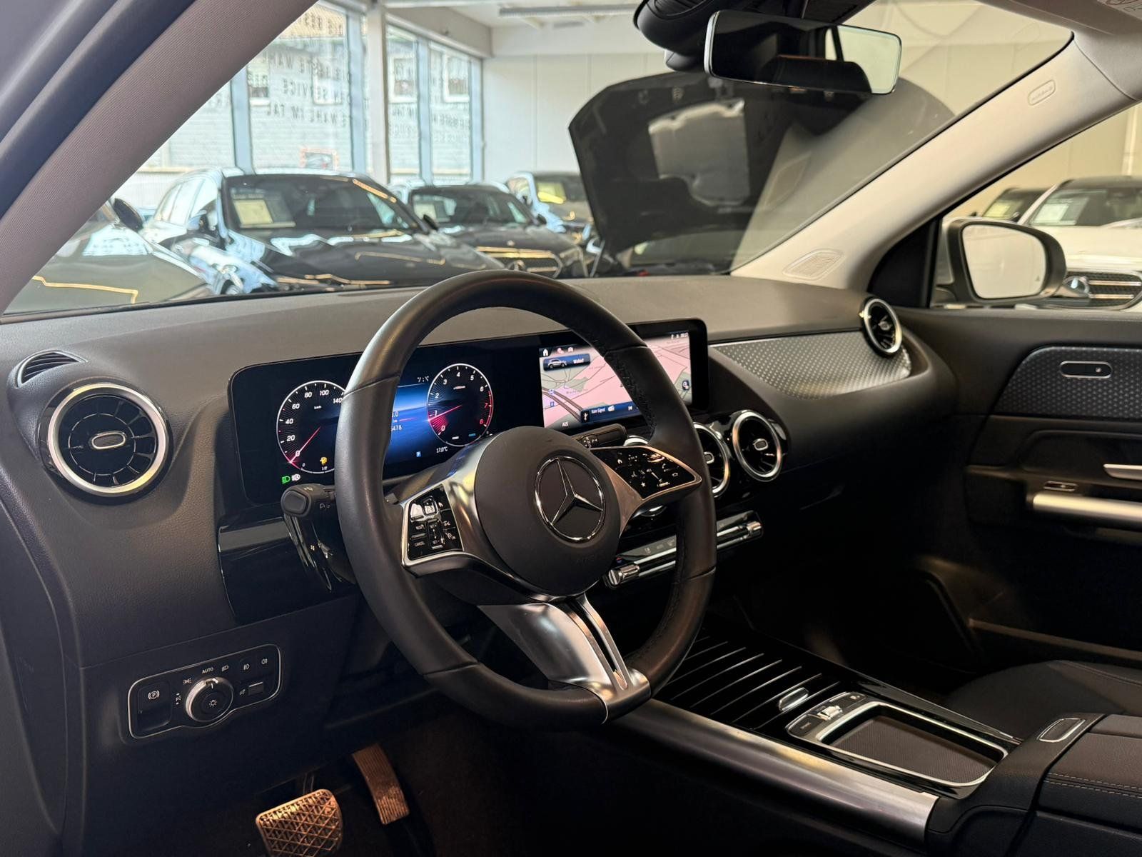 Fahrzeugabbildung Mercedes-Benz GLA 200 PROGRESSIVE ADV. 360°+AHK+EASYPACK+LED