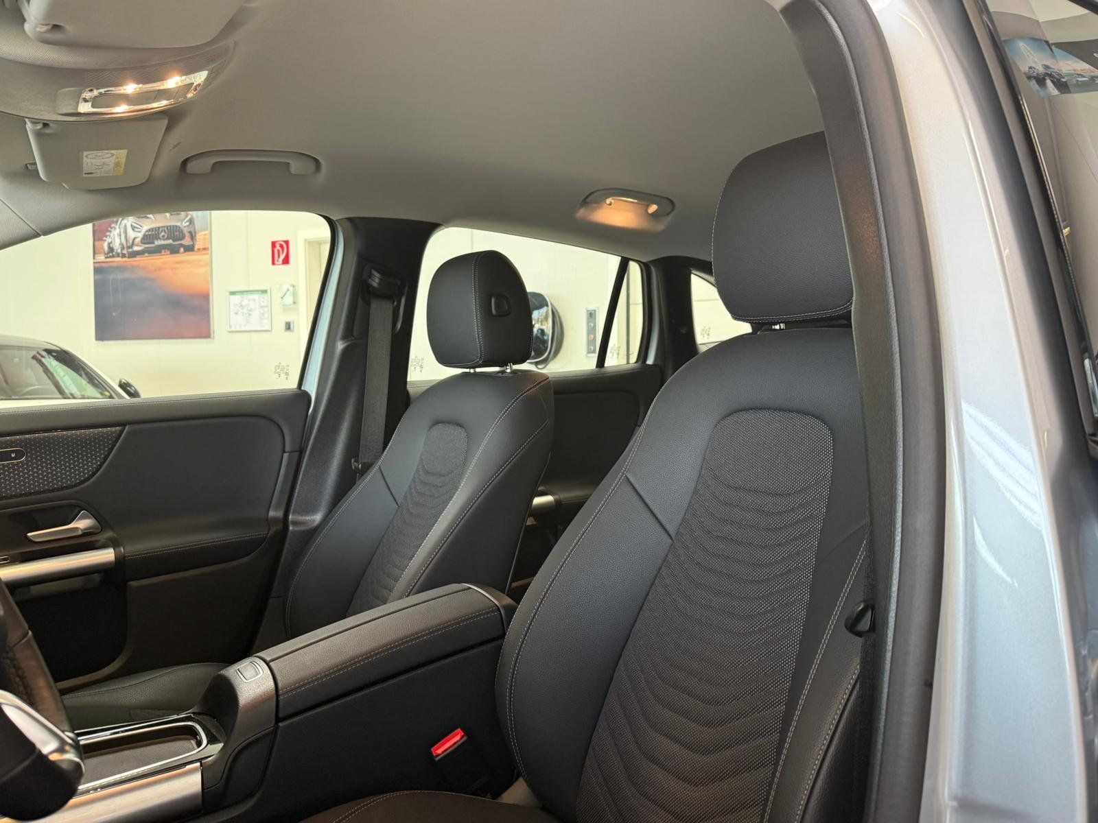 Fahrzeugabbildung Mercedes-Benz GLA 200 PROGRESSIVE ADV. 360°+AHK+EASYPACK+LED