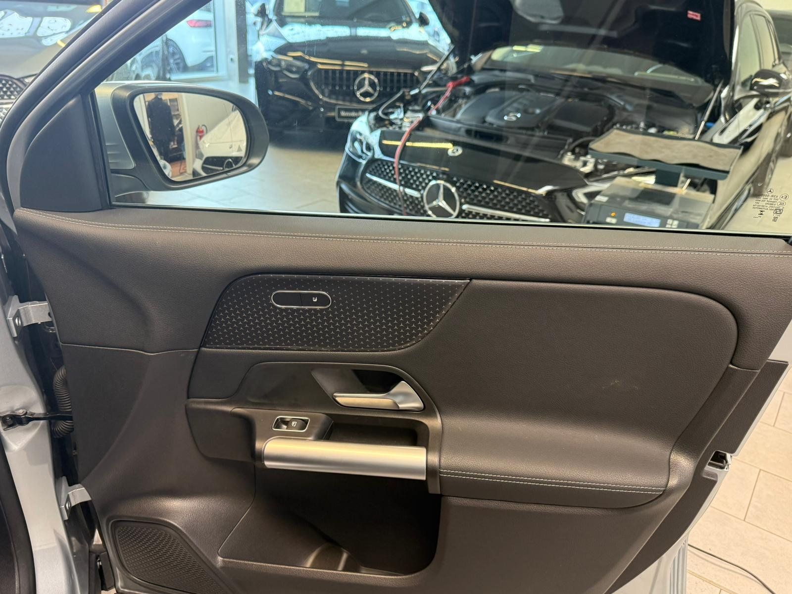 Fahrzeugabbildung Mercedes-Benz GLA 200 PROGRESSIVE ADV. 360°+AHK+EASYPACK+LED