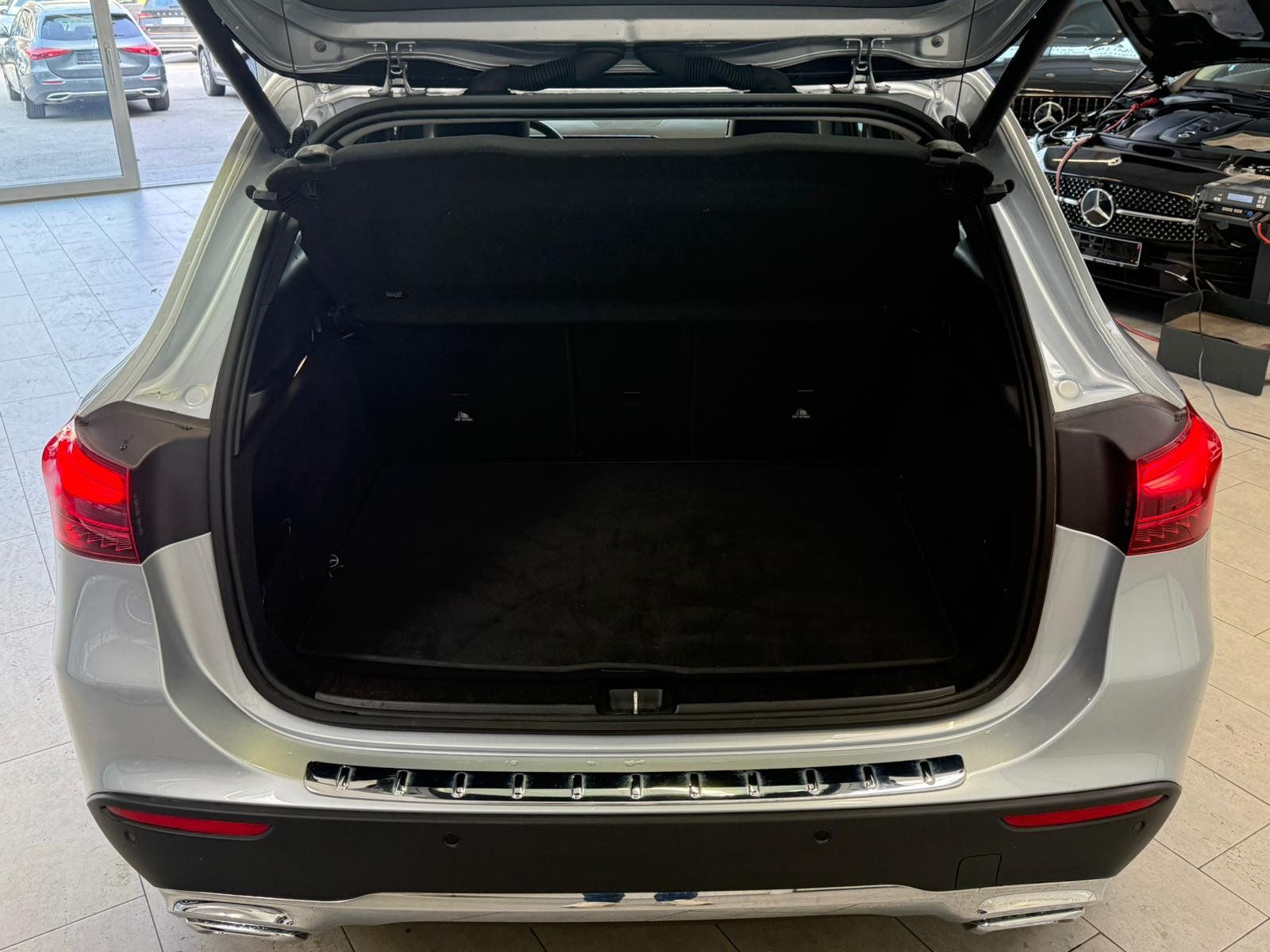 Fahrzeugabbildung Mercedes-Benz GLA 200 PROGRESSIVE ADV. 360°+AHK+EASYPACK+LED