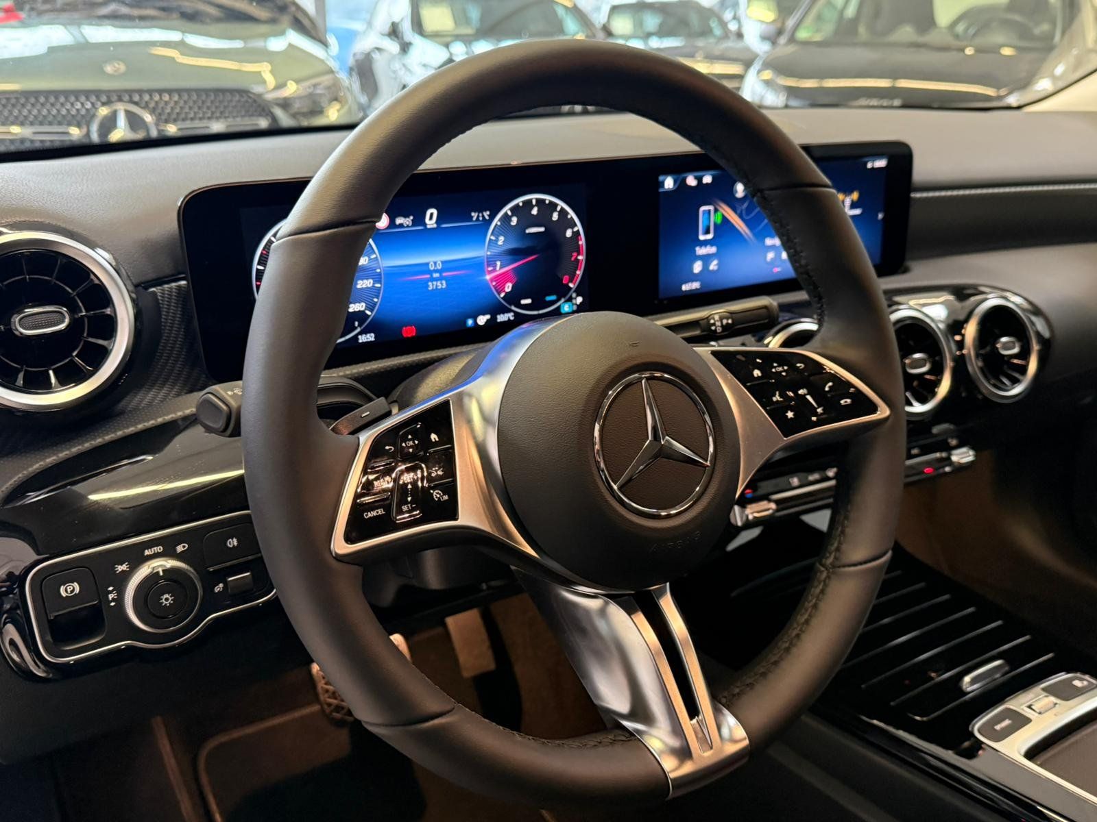 Fahrzeugabbildung Mercedes-Benz A 200 PROGRESSIVE ADV. KAMERA+LED+DAB+LENKRADHZ