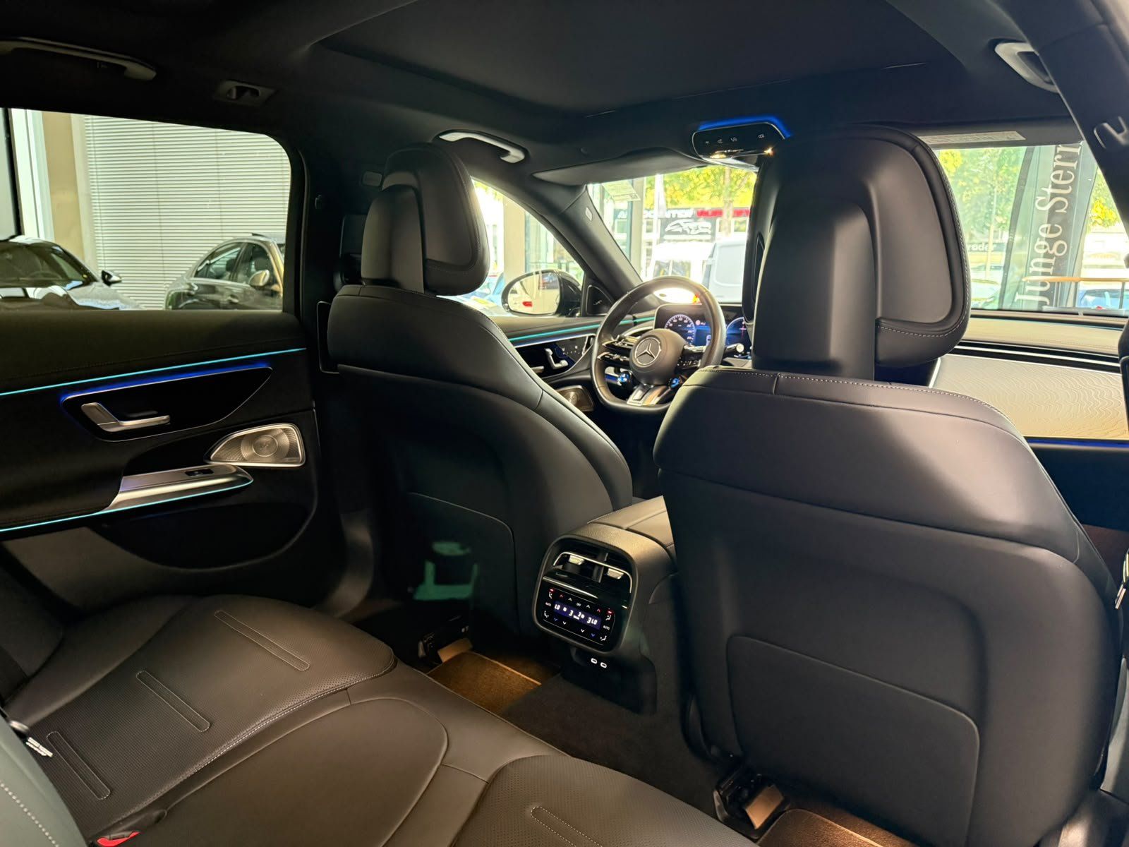 Fahrzeugabbildung Mercedes-Benz E 53 4M+ T DRIVERS+PERF+BURM4D+PANO+HUD+AHK+360°
