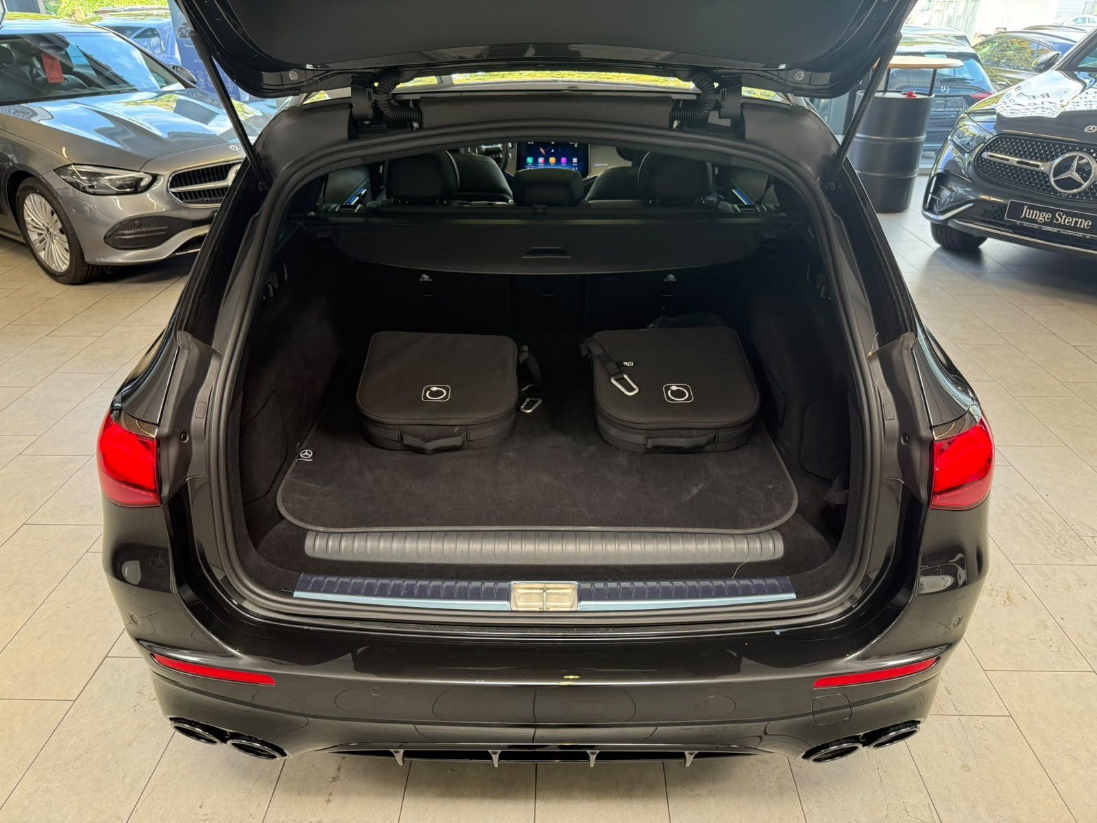 Fahrzeugabbildung Mercedes-Benz E 53 4M+ T DRIVERS+PERF+BURM4D+PANO+HUD+AHK+360°