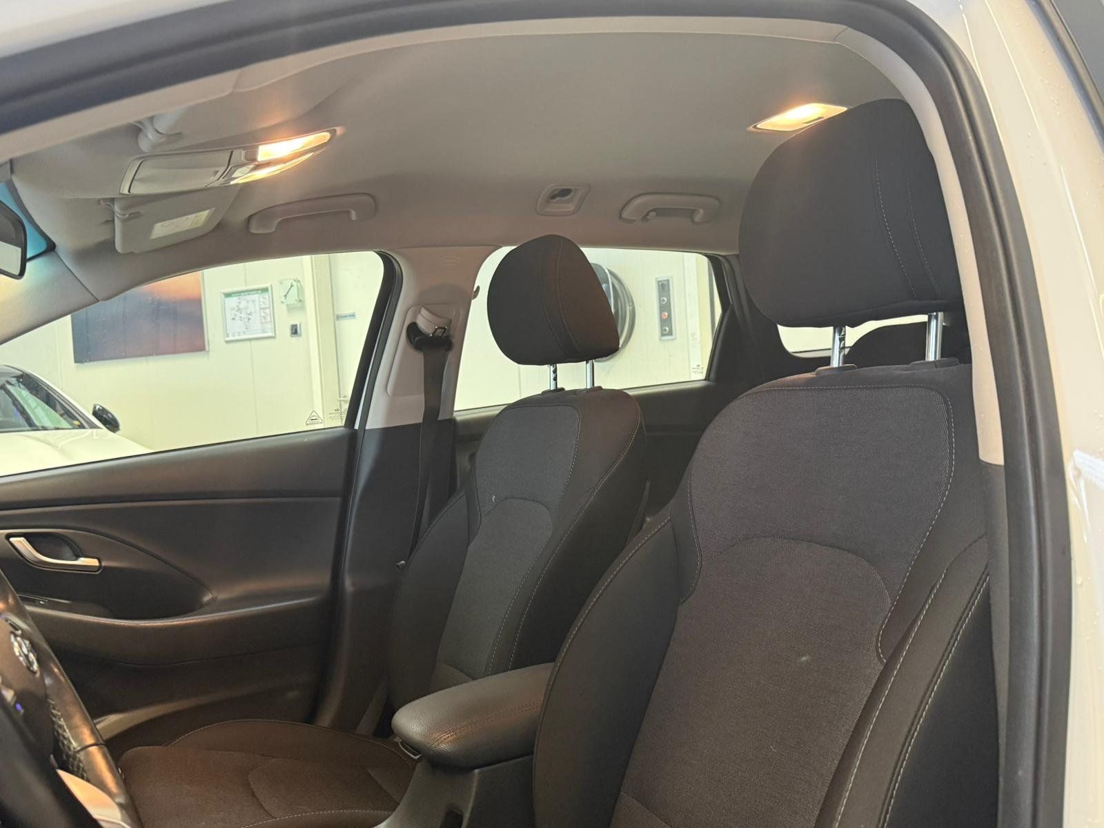 Fahrzeugabbildung Hyundai i30 1.5 TGDI KAMERA+KLIMA+LED+TEMPOMAT+SITZHZ+