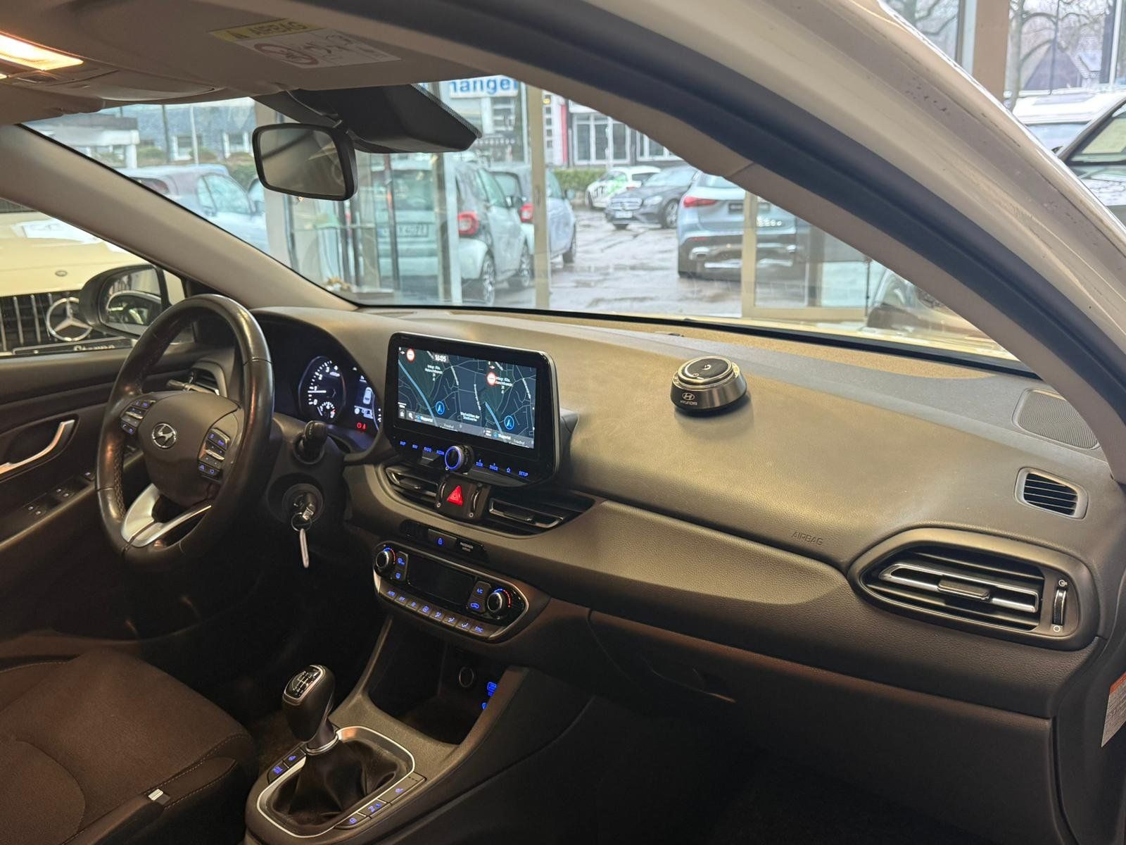 Fahrzeugabbildung Hyundai i30 1.5 TGDI KAMERA+KLIMA+LED+TEMPOMAT+SITZHZ+