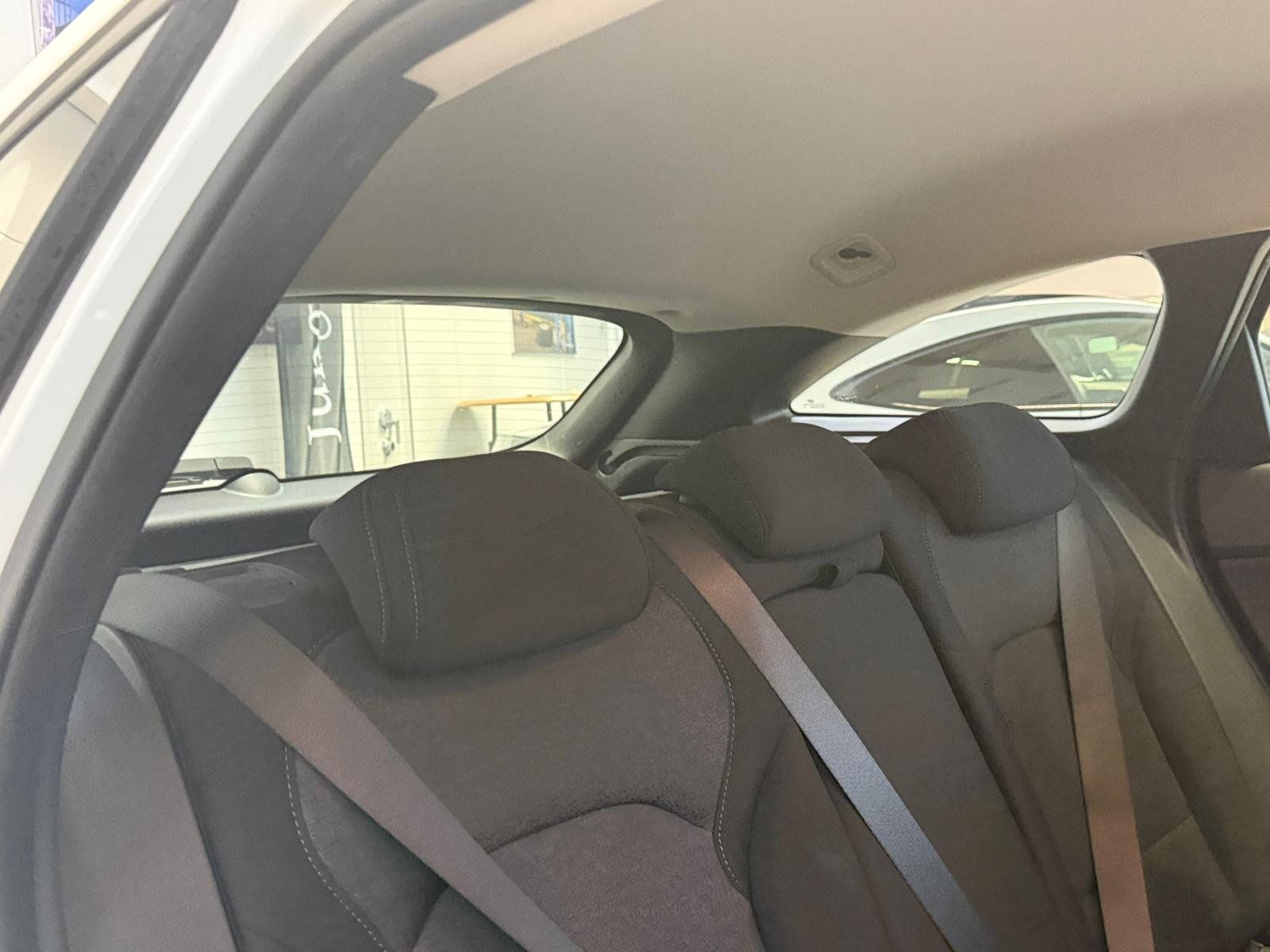 Fahrzeugabbildung Hyundai i30 1.5 TGDI KAMERA+KLIMA+LED+TEMPOMAT+SITZHZ+