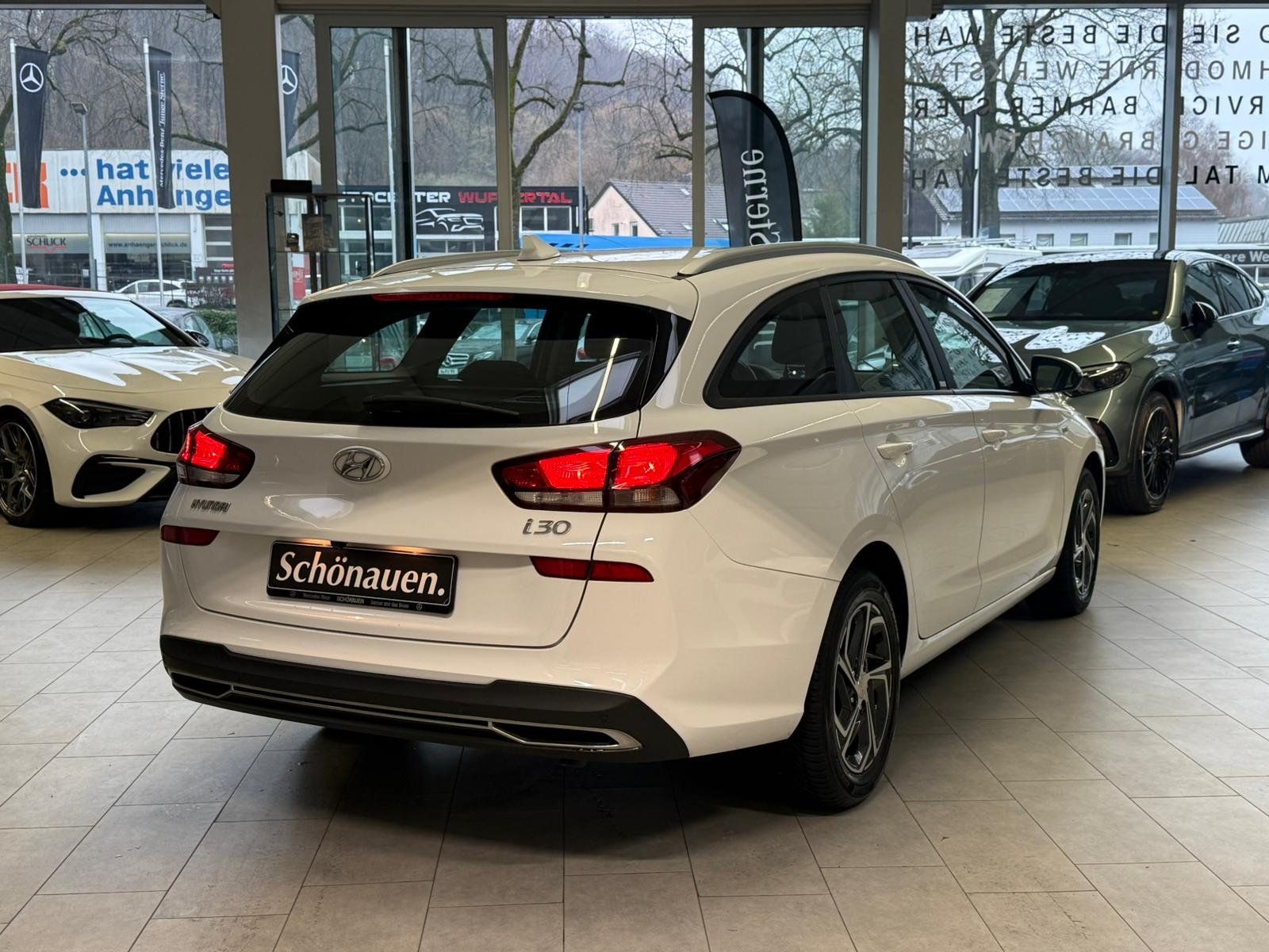 Fahrzeugabbildung Hyundai i30 1.5 TGDI KAMERA+KLIMA+LED+TEMPOMAT+SITZHZ+