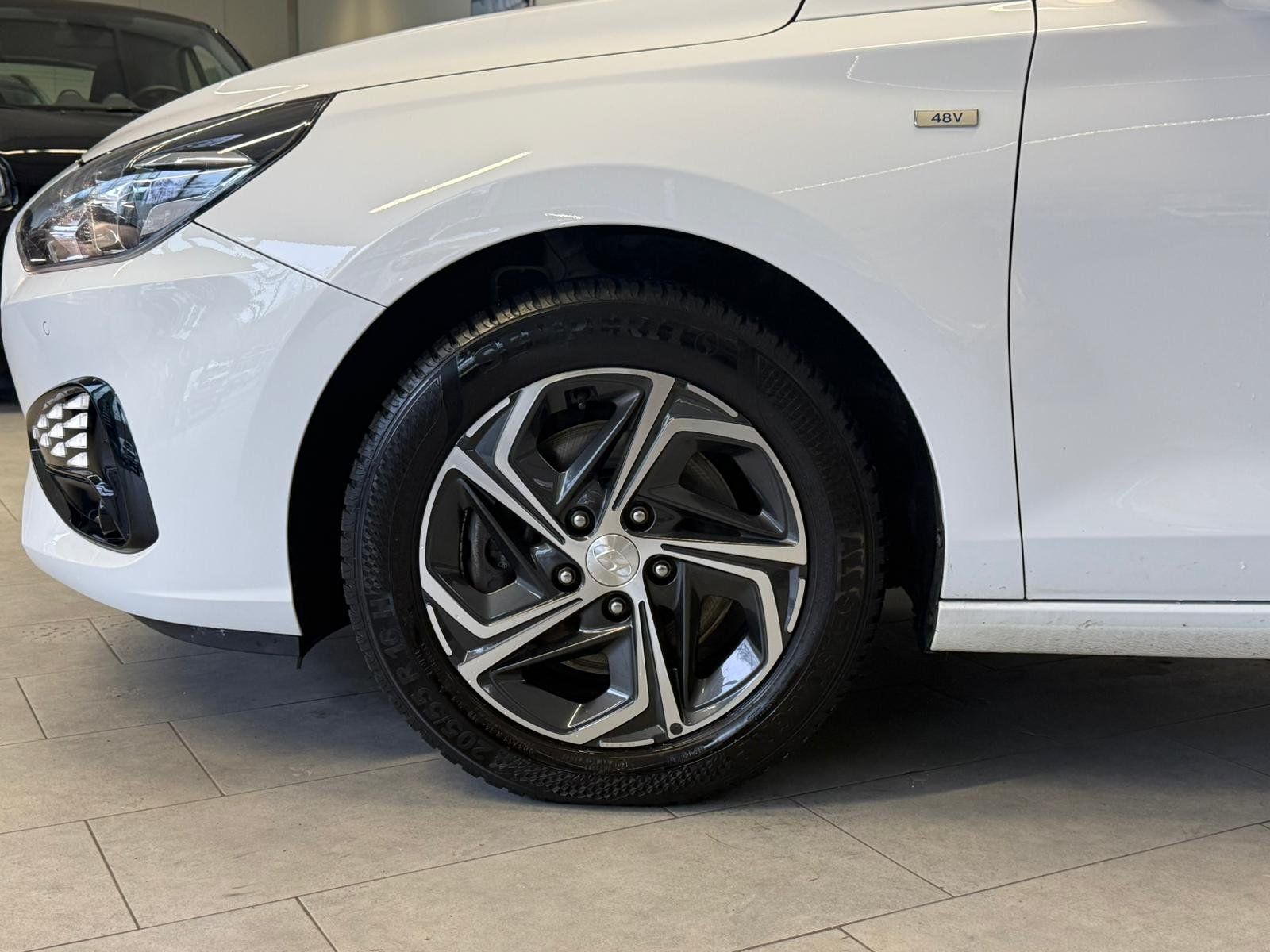 Fahrzeugabbildung Hyundai i30 1.5 TGDI KAMERA+KLIMA+LED+TEMPOMAT+SITZHZ+