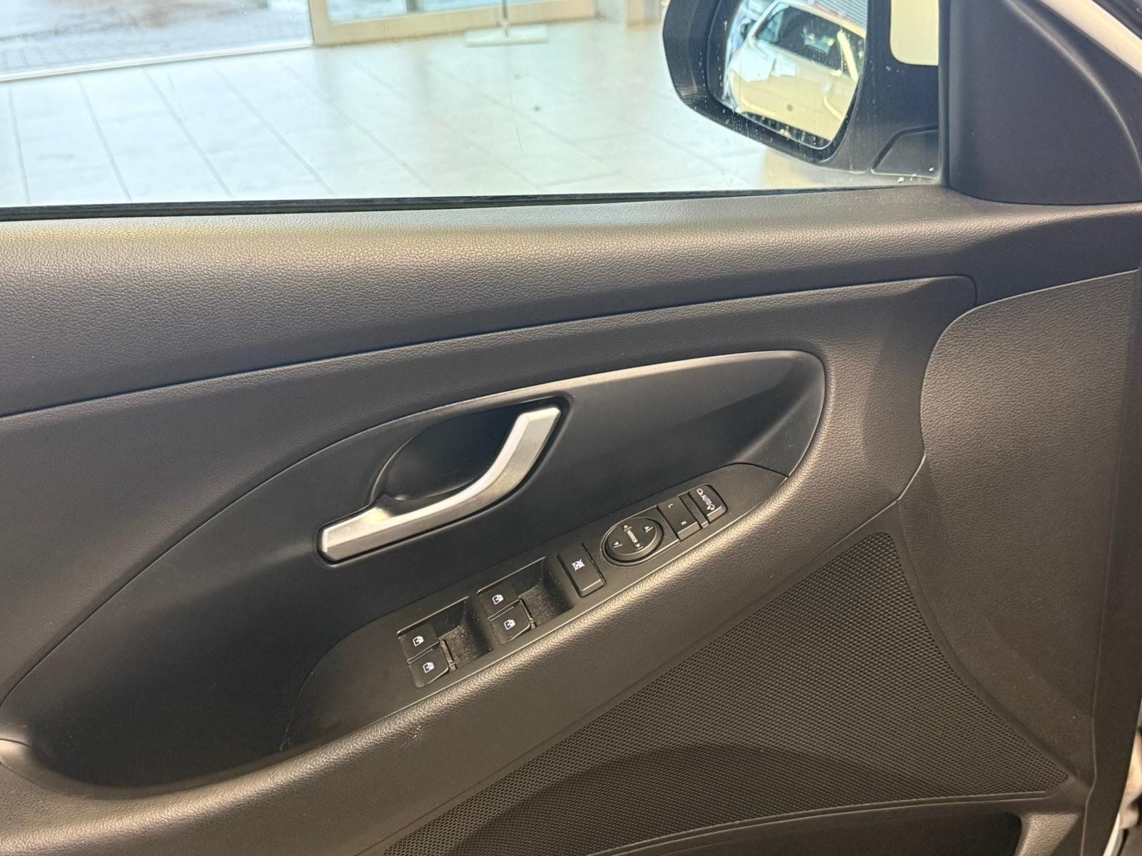 Fahrzeugabbildung Hyundai i30 1.5 TGDI KAMERA+KLIMA+LED+TEMPOMAT+SITZHZ+