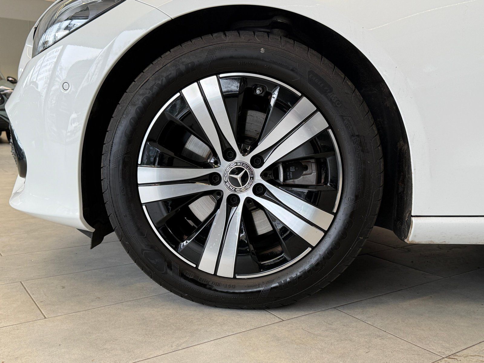 Fahrzeugabbildung Mercedes-Benz C 200 T Avantgarde MEMORY+AHK+TOTW+KAMERA+CARPL.