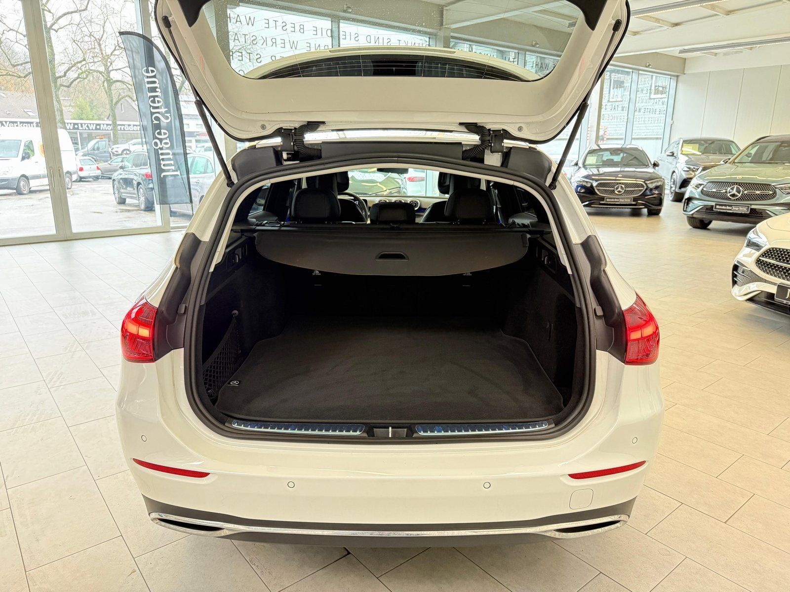 Fahrzeugabbildung Mercedes-Benz C 200 T Avantgarde MEMORY+AHK+TOTW+KAMERA+CARPL.