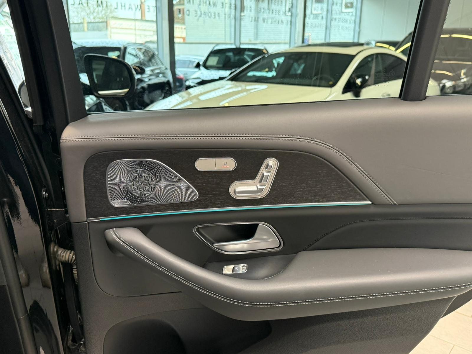 Fahrzeugabbildung Mercedes-Benz GLE 400 d 4M AMG AIRMATIC+AHK+FAP+PANO+MBEAM+7SI