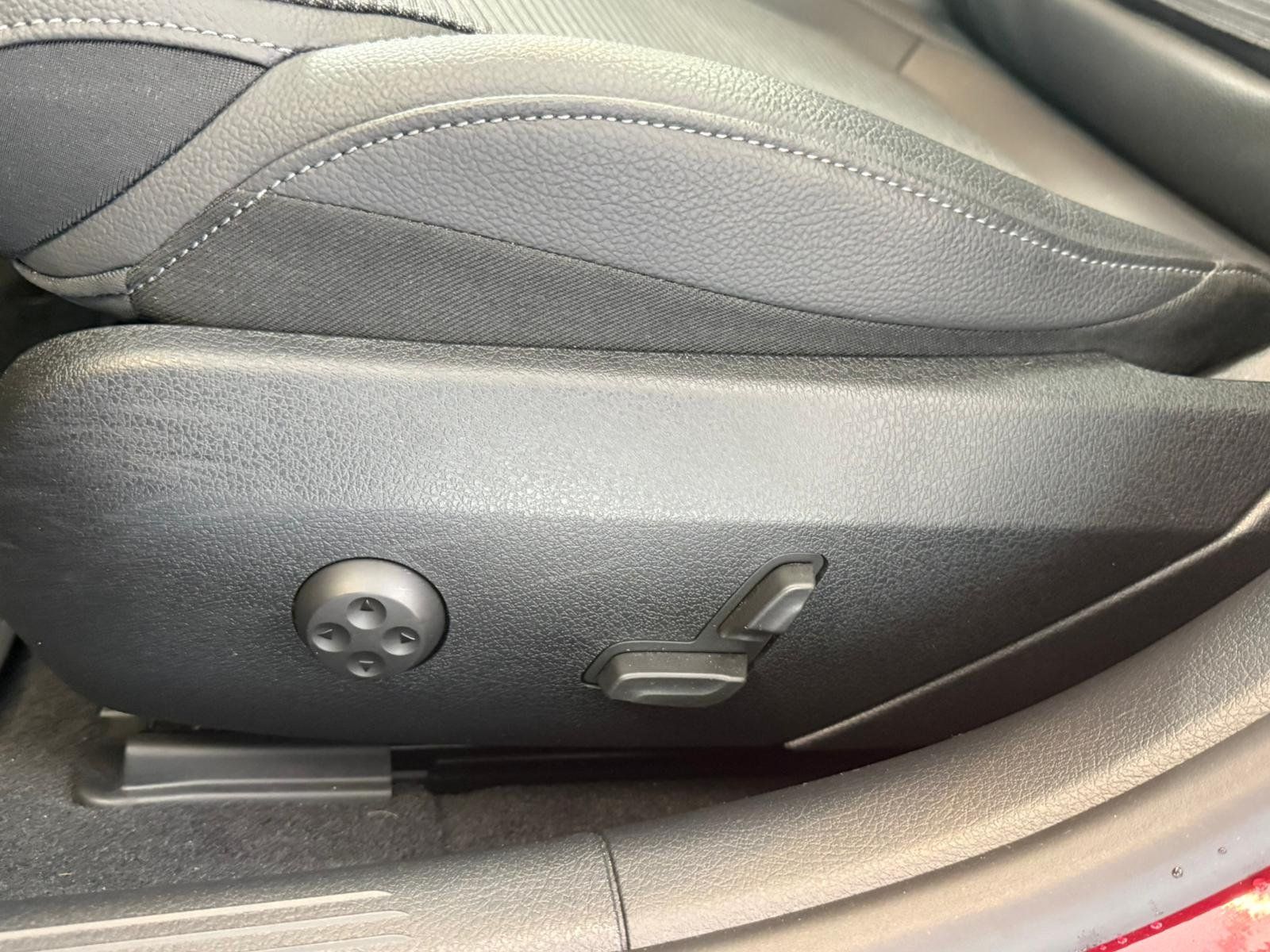 Fahrzeugabbildung Mercedes-Benz C 200 AVANTGARDE DISTR+PANO+KEYLESS+360°+TOTW