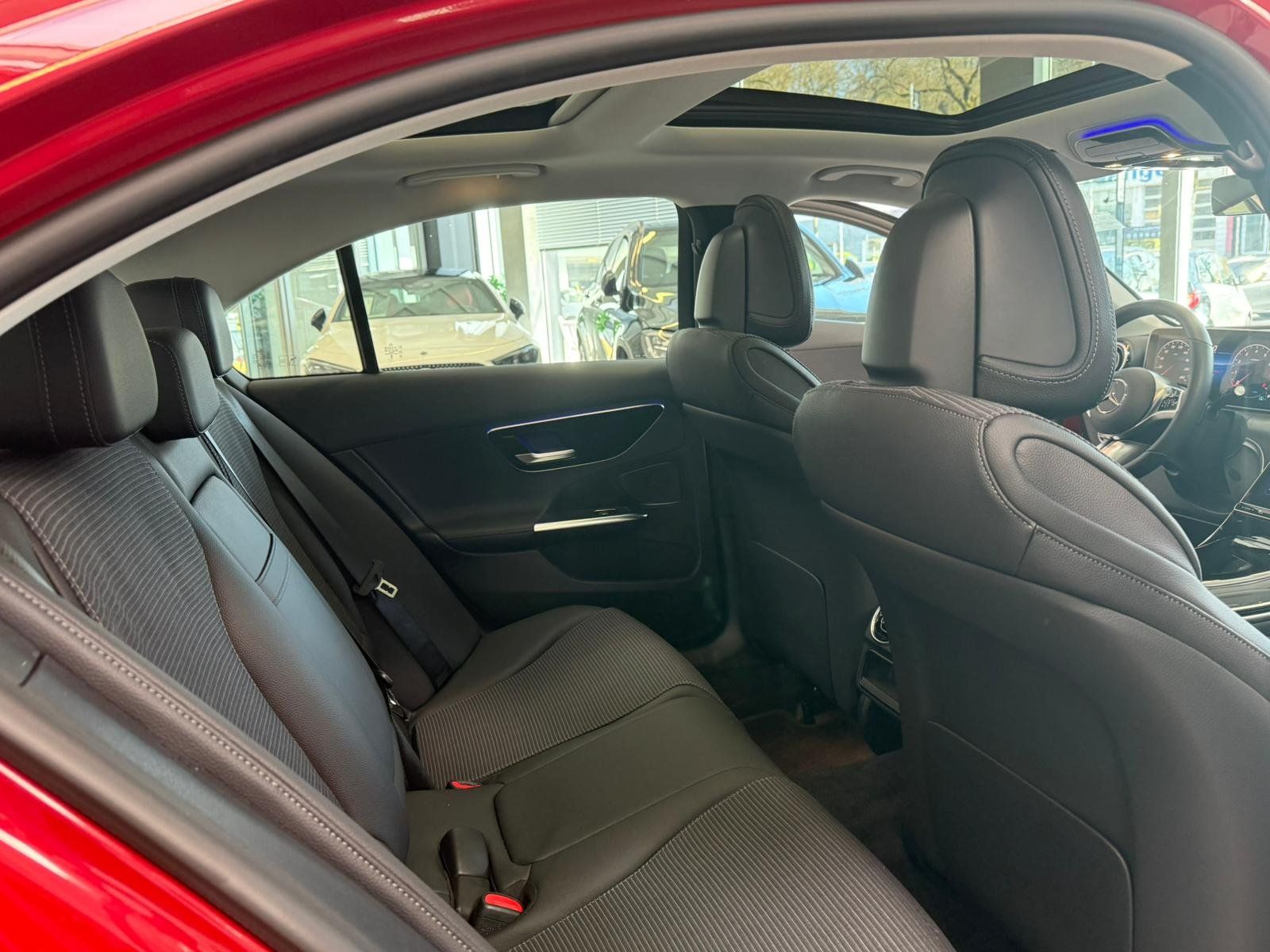 Fahrzeugabbildung Mercedes-Benz C 200 AVANTGARDE DISTR+PANO+KEYLESS+360°+TOTW