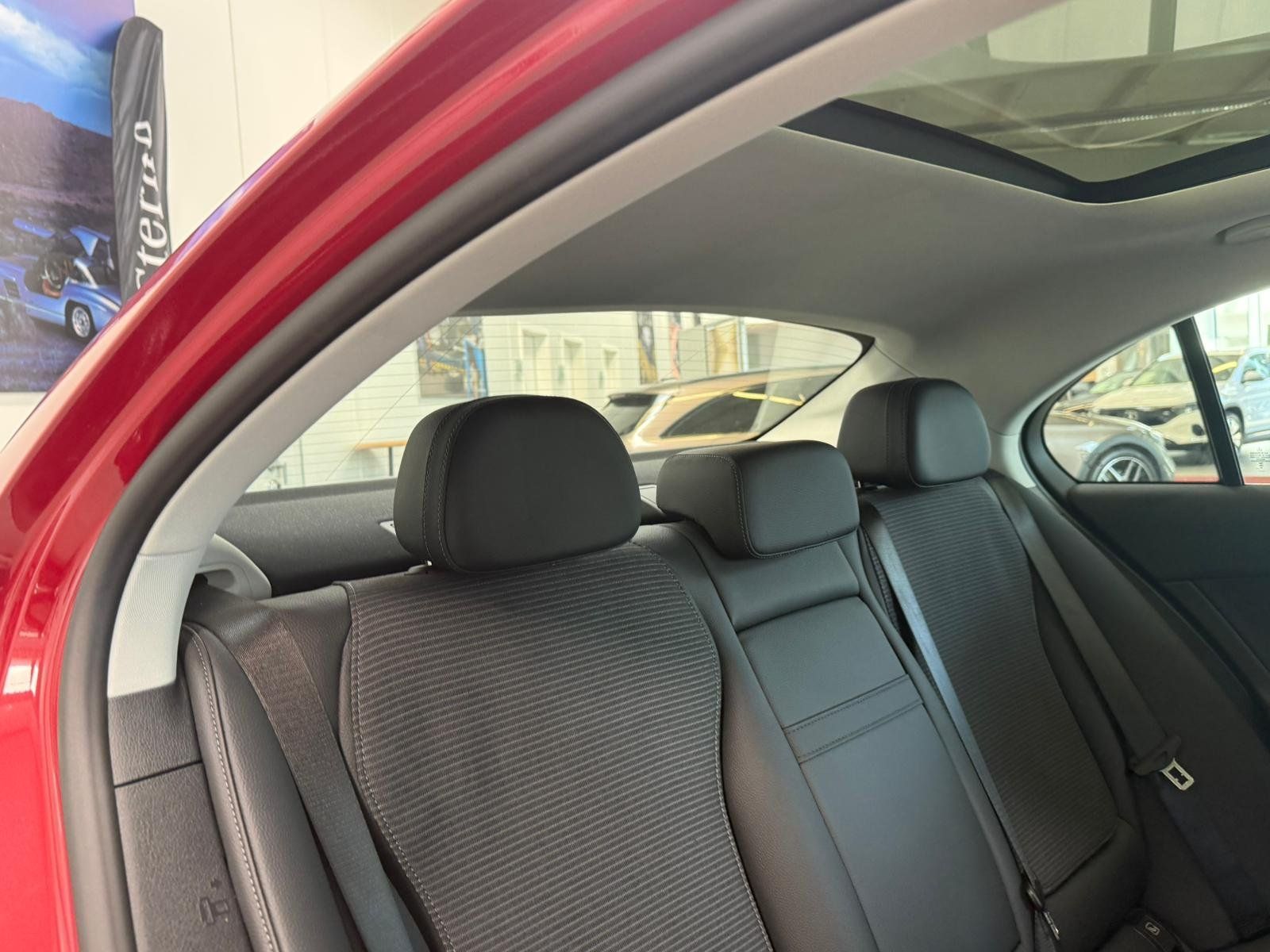 Fahrzeugabbildung Mercedes-Benz C 200 AVANTGARDE DISTR+PANO+KEYLESS+360°+TOTW