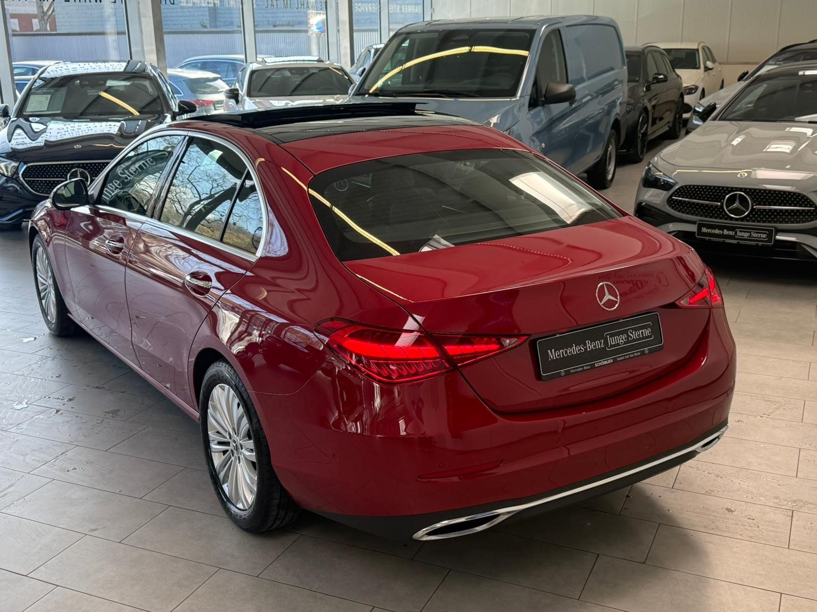 Fahrzeugabbildung Mercedes-Benz C 200 AVANTGARDE DISTR+PANO+KEYLESS+360°+TOTW