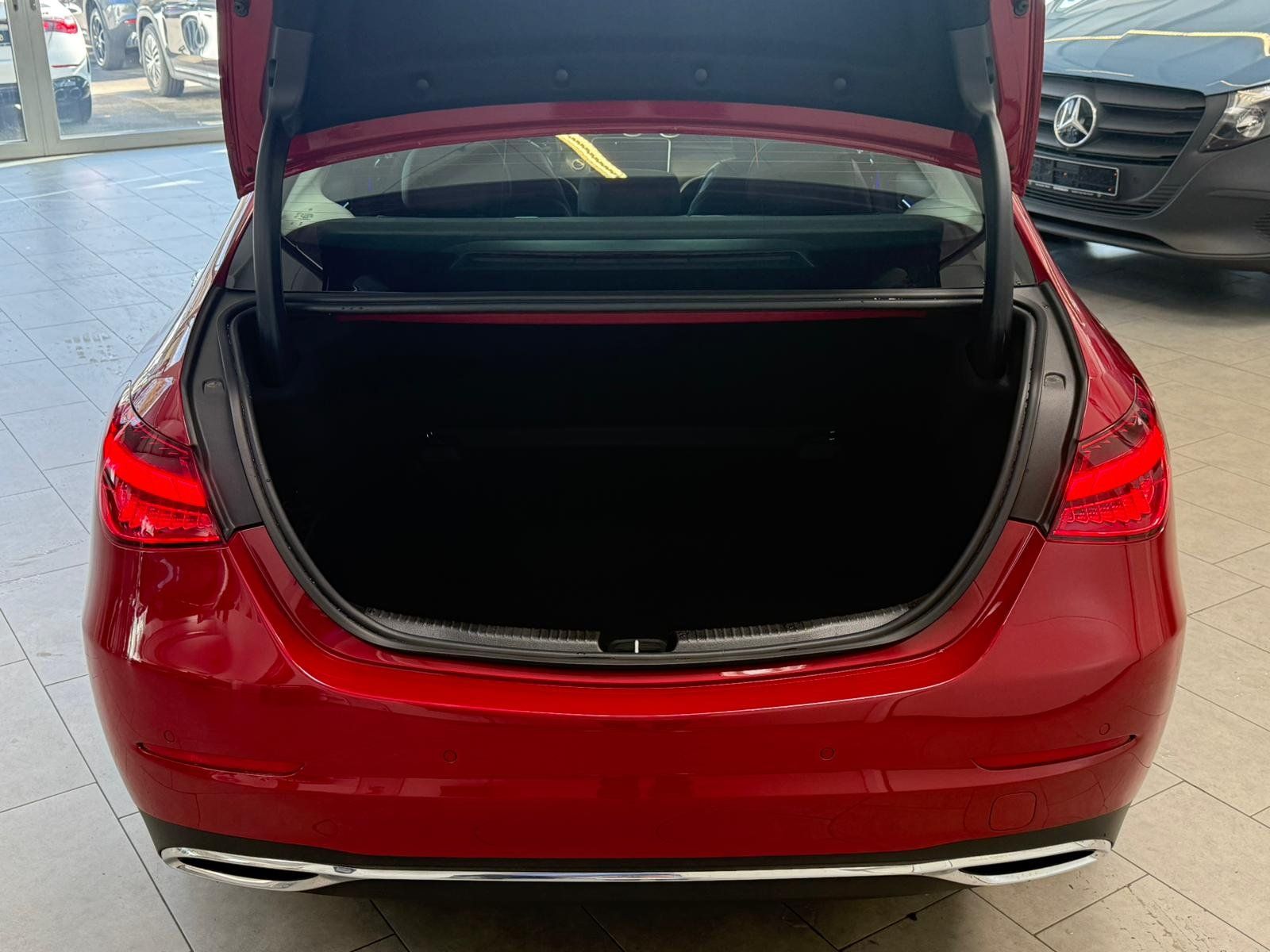 Fahrzeugabbildung Mercedes-Benz C 200 AVANTGARDE DISTR+PANO+KEYLESS+360°+TOTW