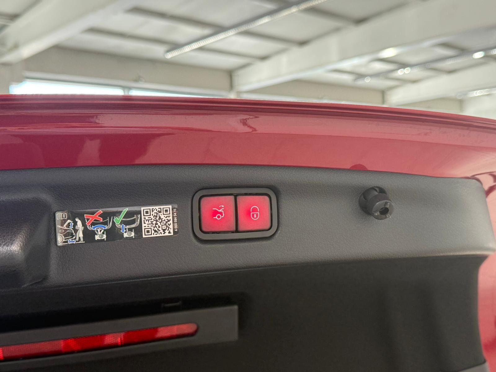 Fahrzeugabbildung Mercedes-Benz C 200 AVANTGARDE DISTR+PANO+KEYLESS+360°+TOTW