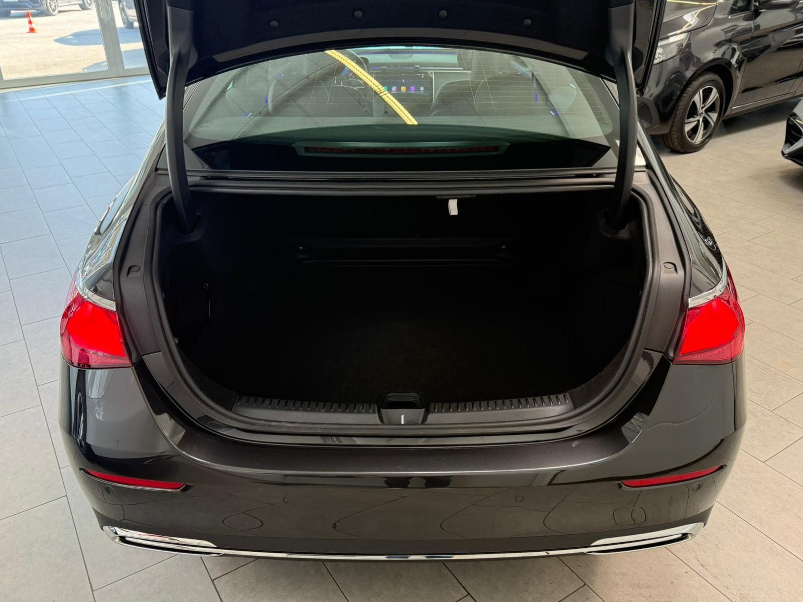 Fahrzeugabbildung Mercedes-Benz E 220 d ADVANCED PLUS+DISTR+360°+KEYLESS+MEMORY