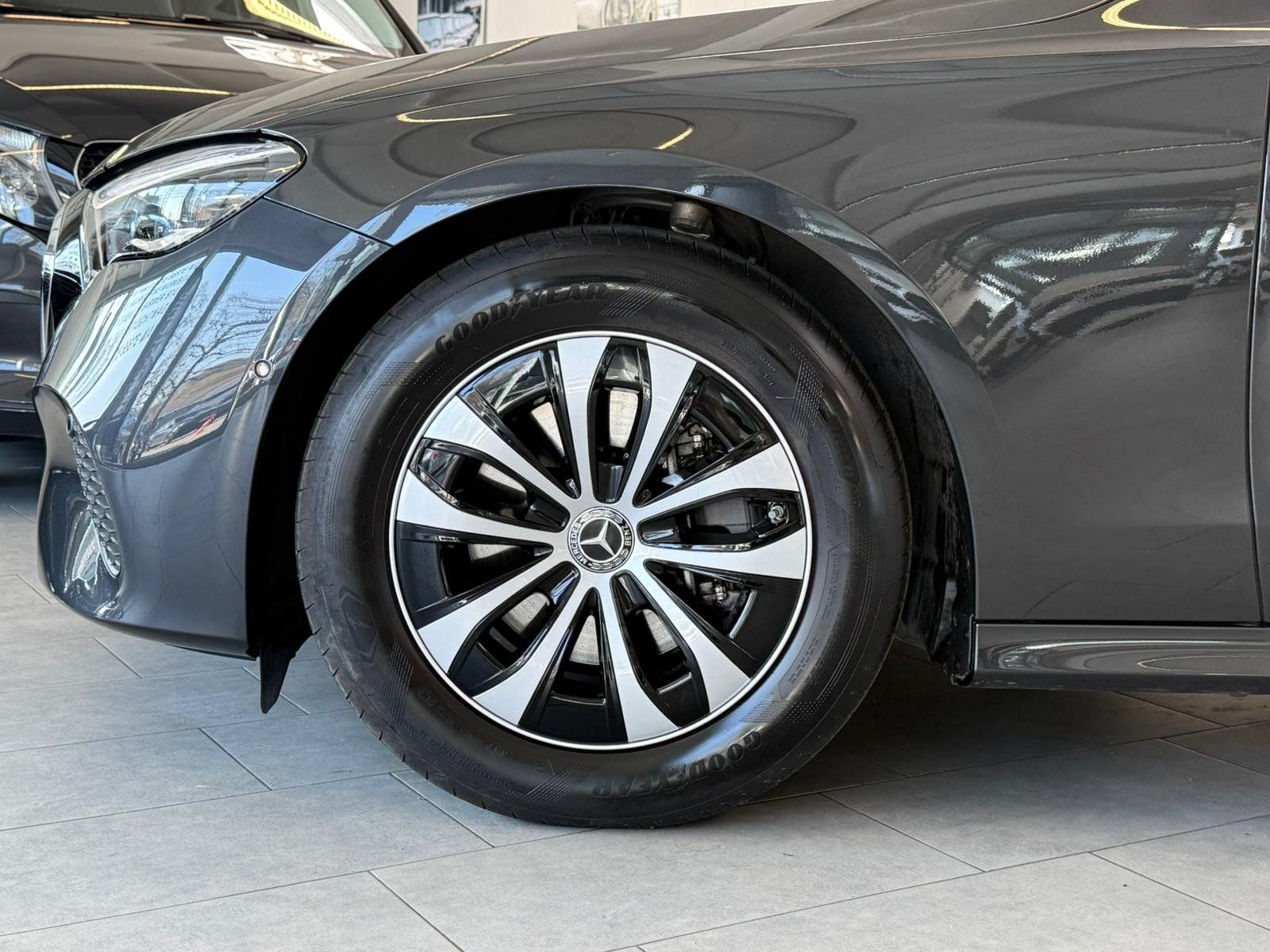 Fahrzeugabbildung Mercedes-Benz E 220 d ADVANCED PLUS+DISTR+360°+KEYLESS+MEMORY