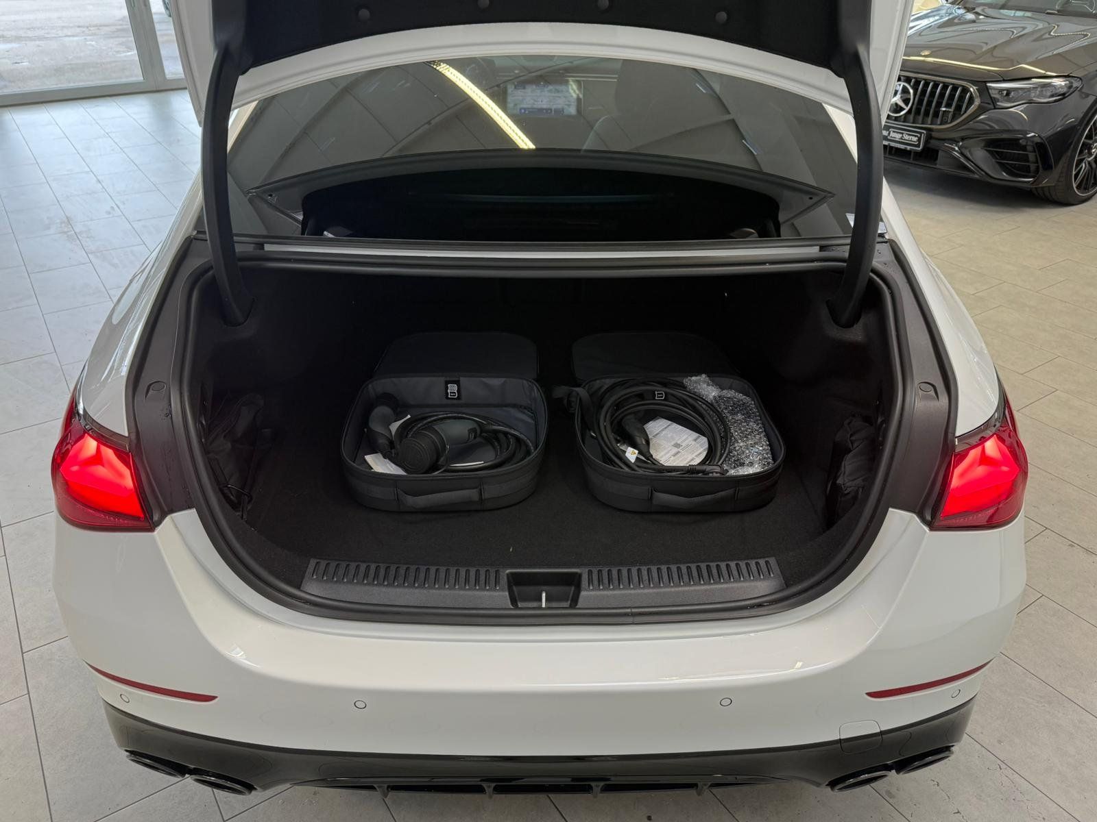 Fahrzeugabbildung Mercedes-Benz E 53 Hybrid 4M+ NIGHT+BURM4D+FAP+DISTR+MEMORY