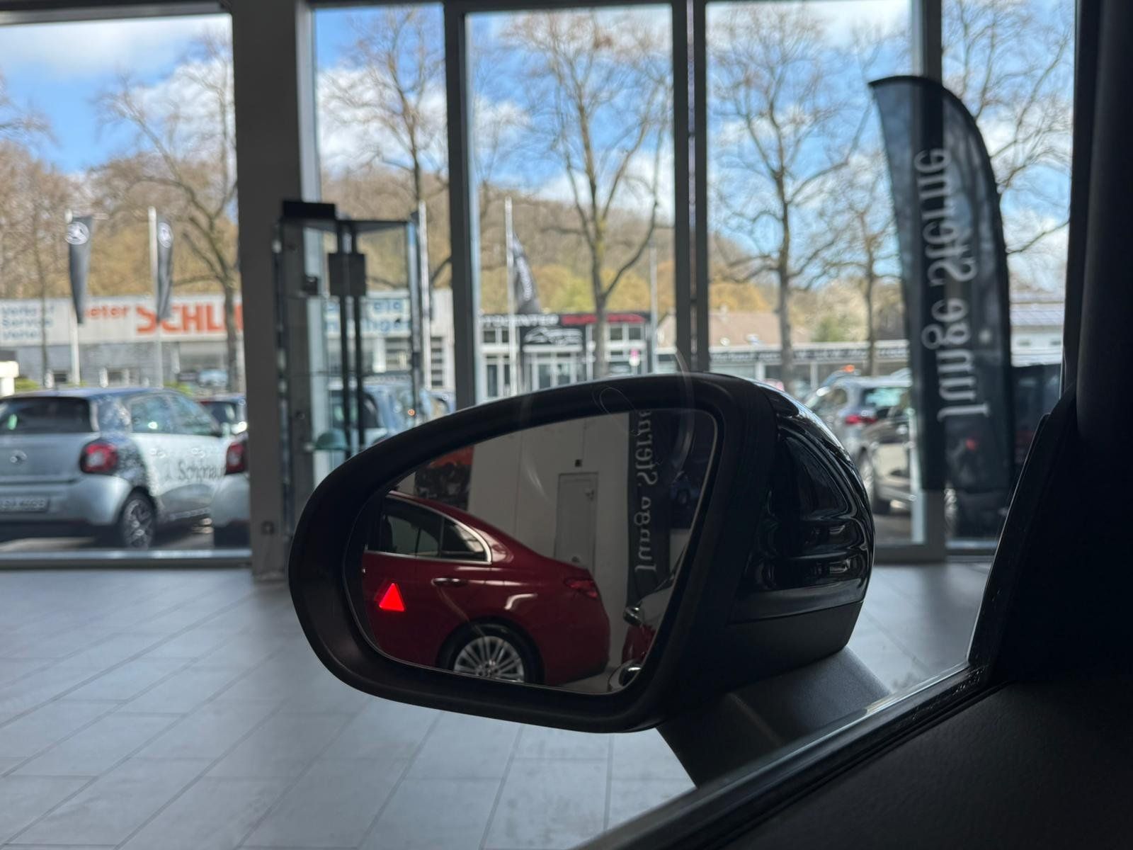 Fahrzeugabbildung Mercedes-Benz CLA 250e Coupé AMG DISTR+FAP+MBEAM+KEYLESS+HUD