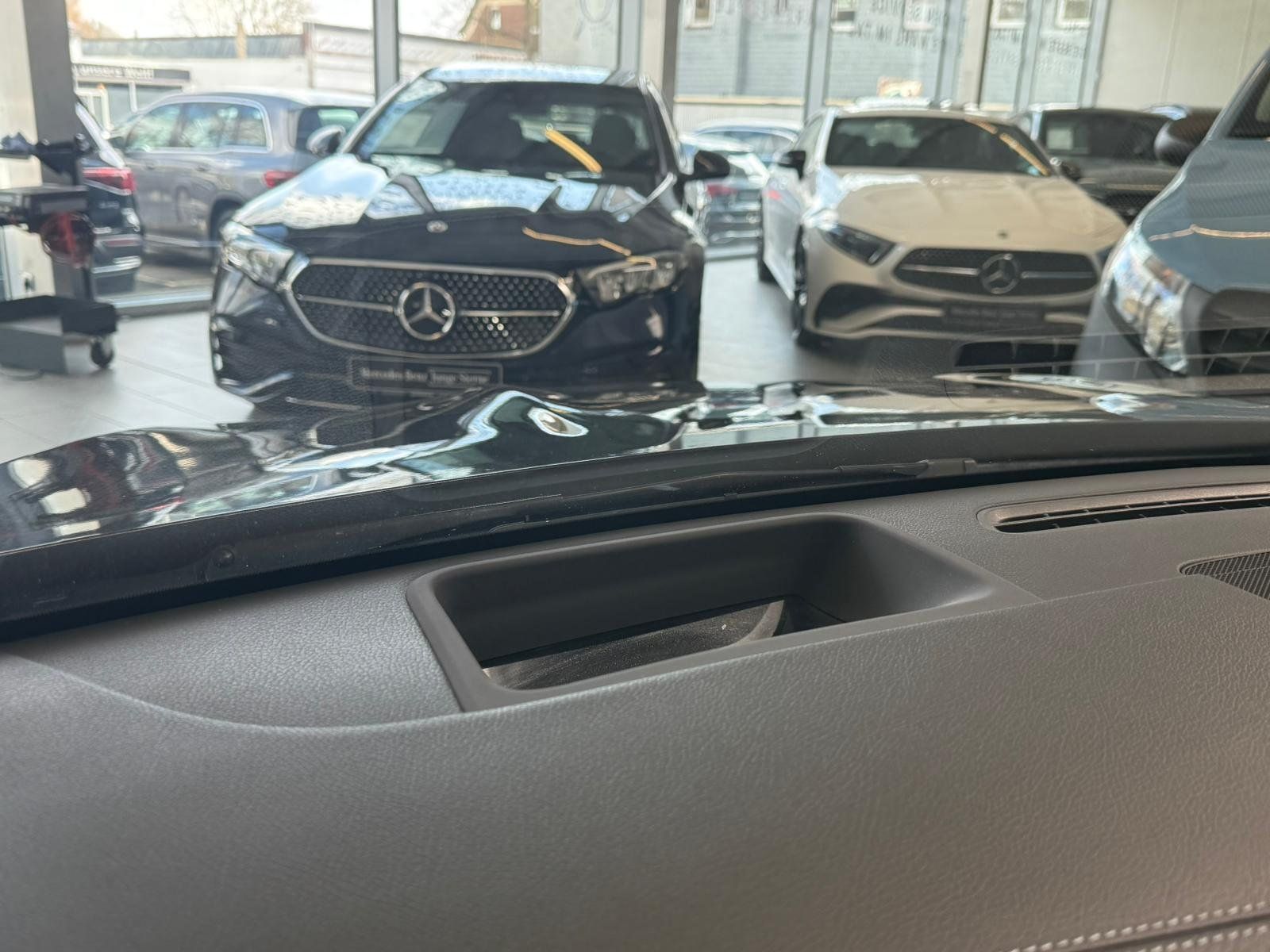 Fahrzeugabbildung Mercedes-Benz CLA 250e Coupé AMG DISTR+FAP+MBEAM+KEYLESS+HUD