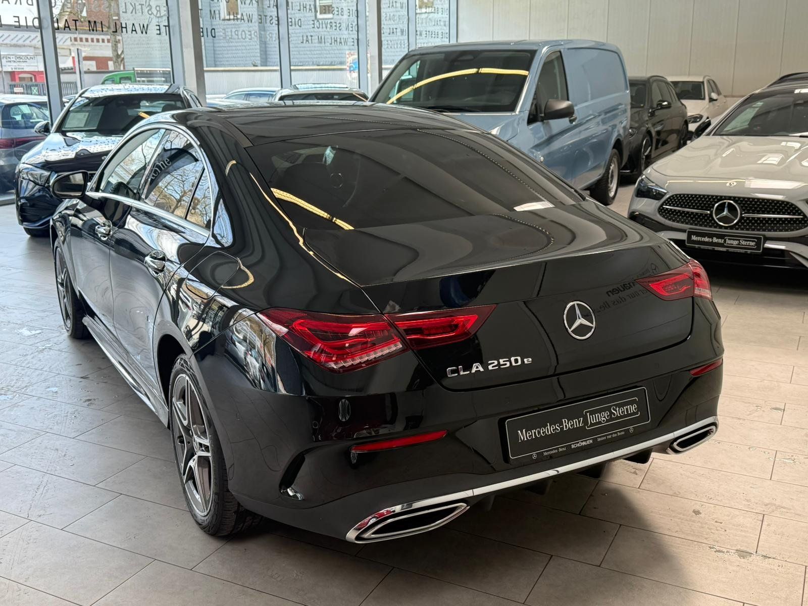 Fahrzeugabbildung Mercedes-Benz CLA 250e Coupé AMG DISTR+FAP+MBEAM+KEYLESS+HUD
