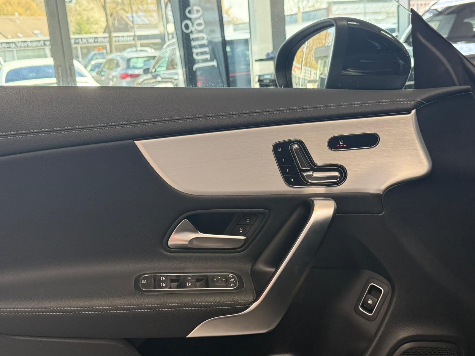 Fahrzeugabbildung Mercedes-Benz CLA 250e Coupé AMG DISTR+FAP+MBEAM+KEYLESS+HUD