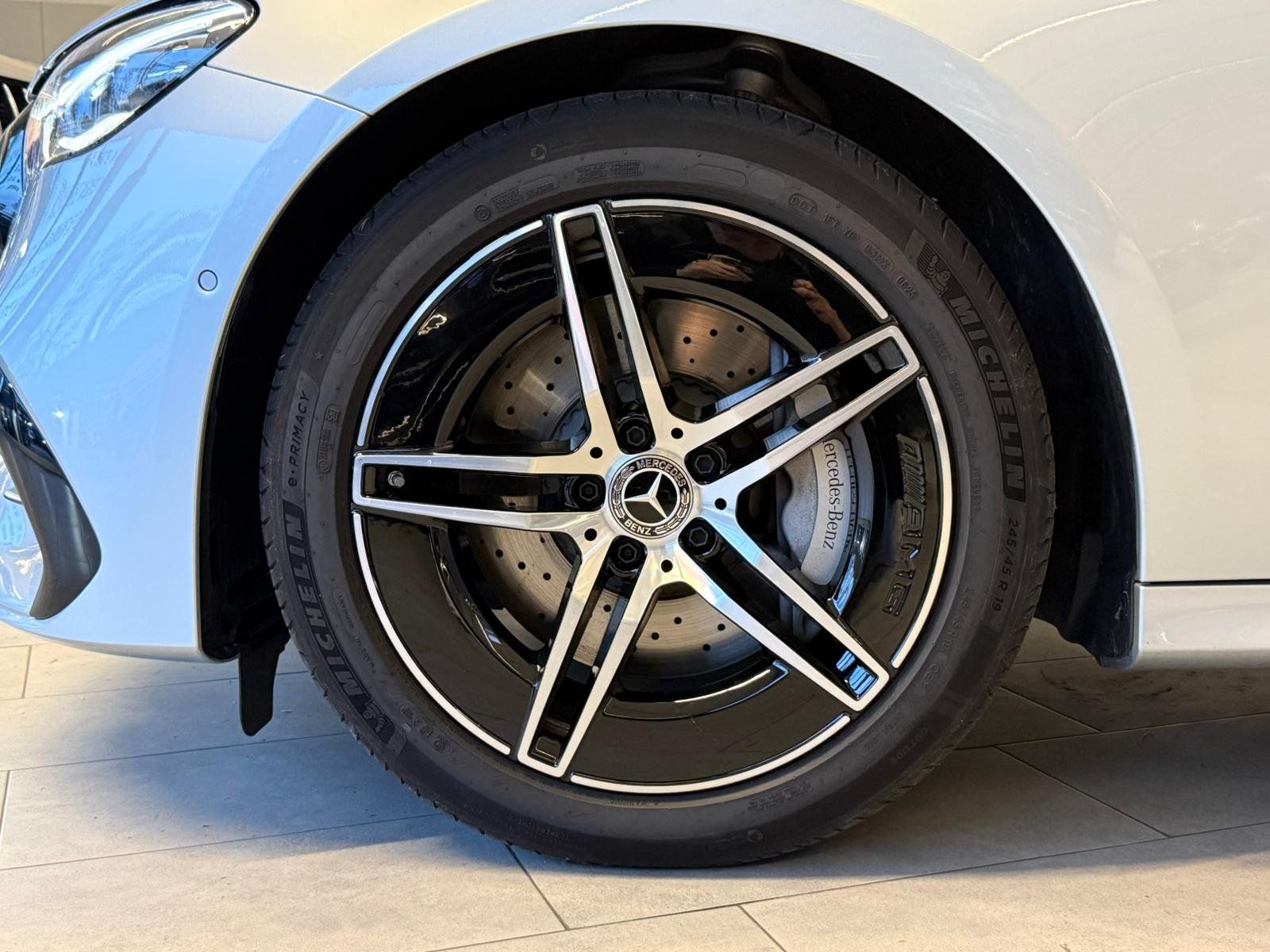 Fahrzeugabbildung Mercedes-Benz E 450 d 4M T AMG+PANO+DISTR+AHK+NIGHT+360+MEMORY