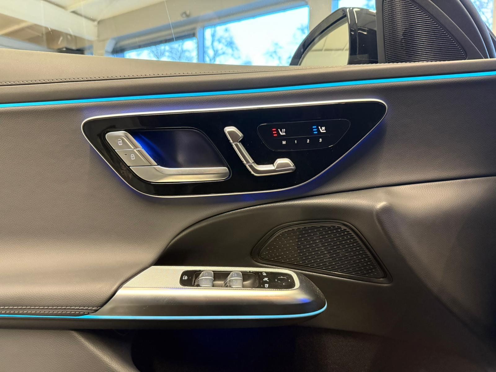 Fahrzeugabbildung Mercedes-Benz E 450 d 4M T AMG+PANO+DISTR+AHK+NIGHT+360+MEMORY