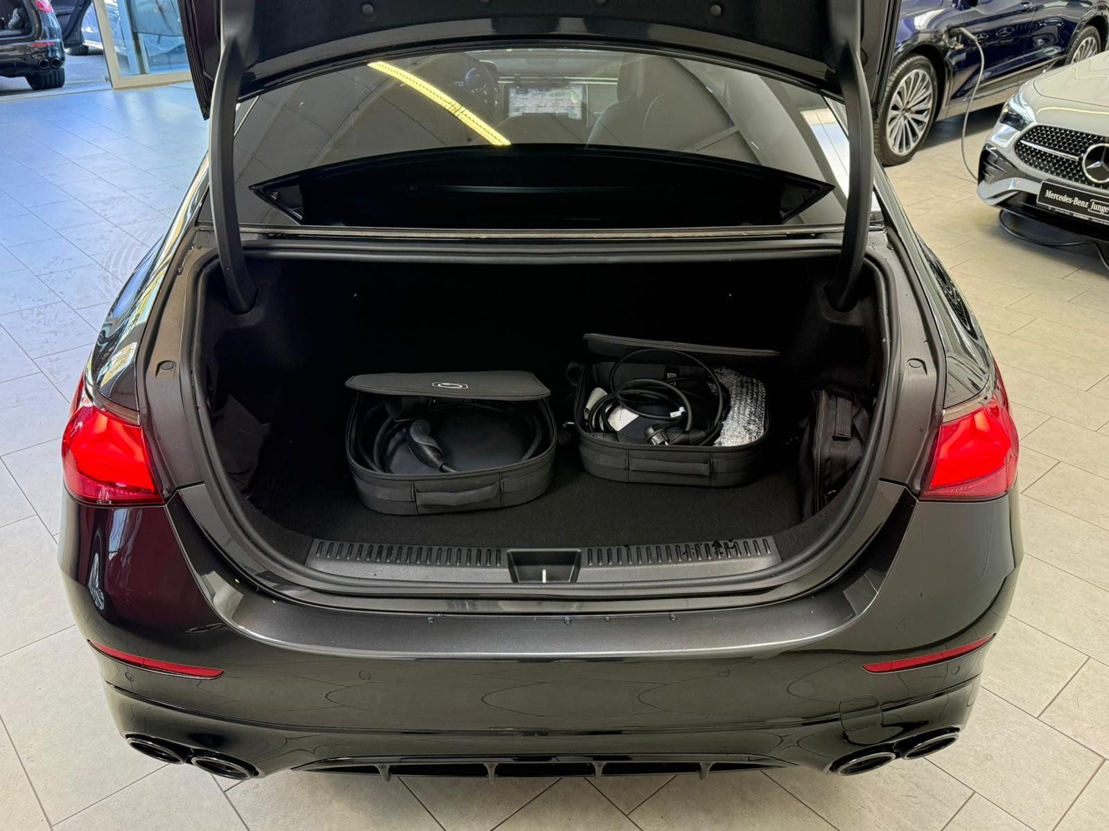 Fahrzeugabbildung Mercedes-Benz E 53 Hybrid 4M+ NIGHT+DISTR+BURM4D+MEMORY+360°