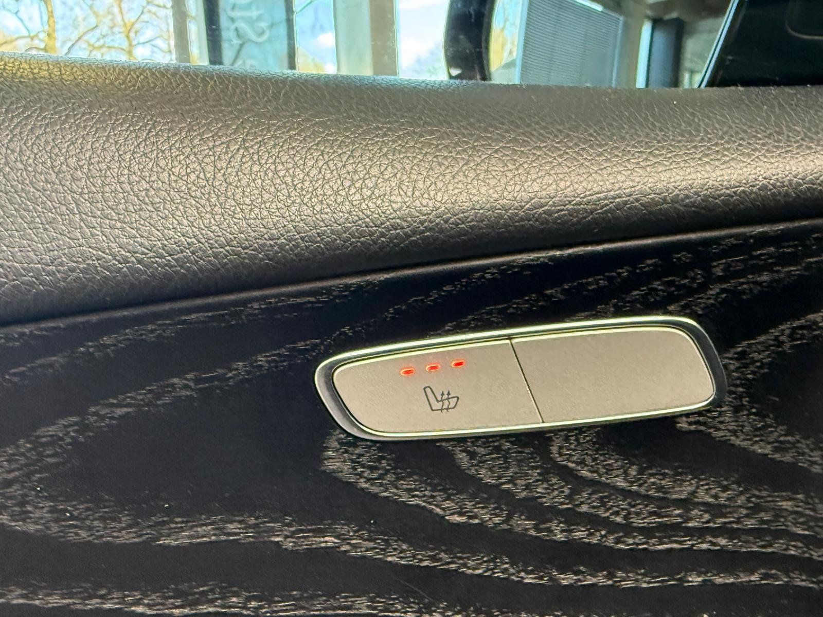 Fahrzeugabbildung Mercedes-Benz E 220 T d Avantgarde AHK+TOTW+NIGHT+EASYPACK+DAB