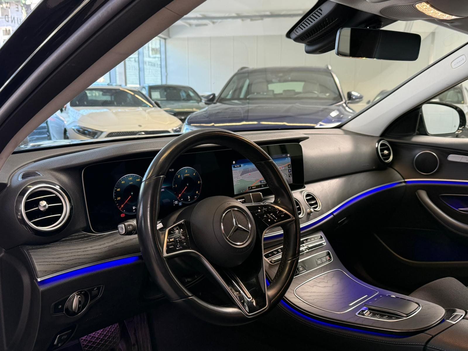 Fahrzeugabbildung Mercedes-Benz E 220 T d Avantgarde AHK+TOTW+NIGHT+EASYPACK+DAB