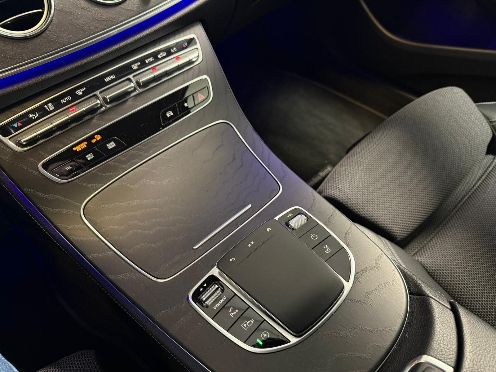 Fahrzeugabbildung Mercedes-Benz E 220 T d Avantgarde AHK+TOTW+NIGHT+EASYPACK+DAB