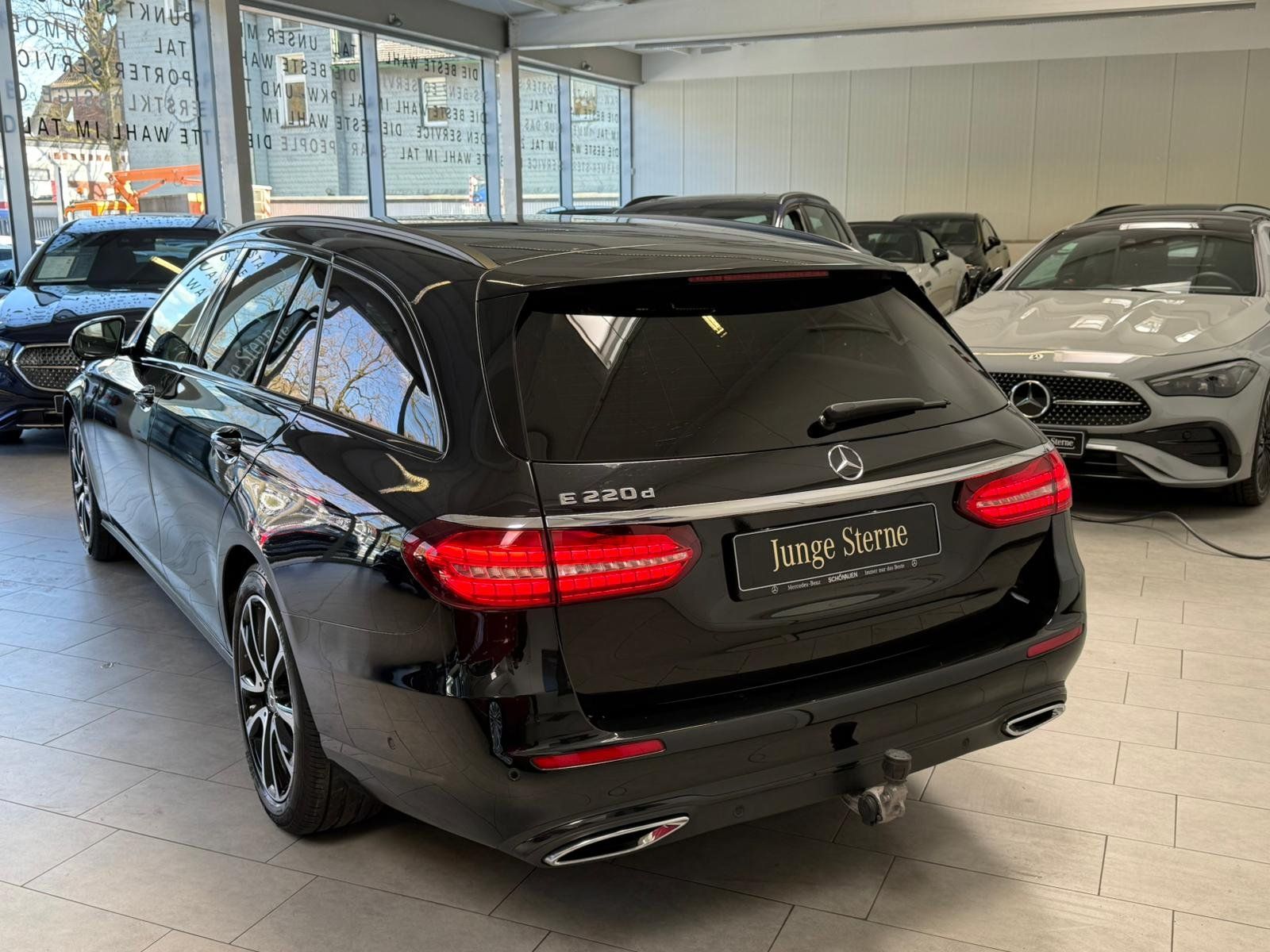 Fahrzeugabbildung Mercedes-Benz E 220 T d Avantgarde AHK+TOTW+NIGHT+EASYPACK+DAB