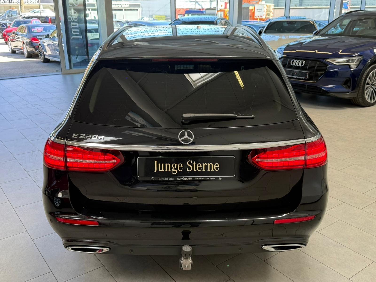 Fahrzeugabbildung Mercedes-Benz E 220 T d Avantgarde AHK+TOTW+NIGHT+EASYPACK+DAB